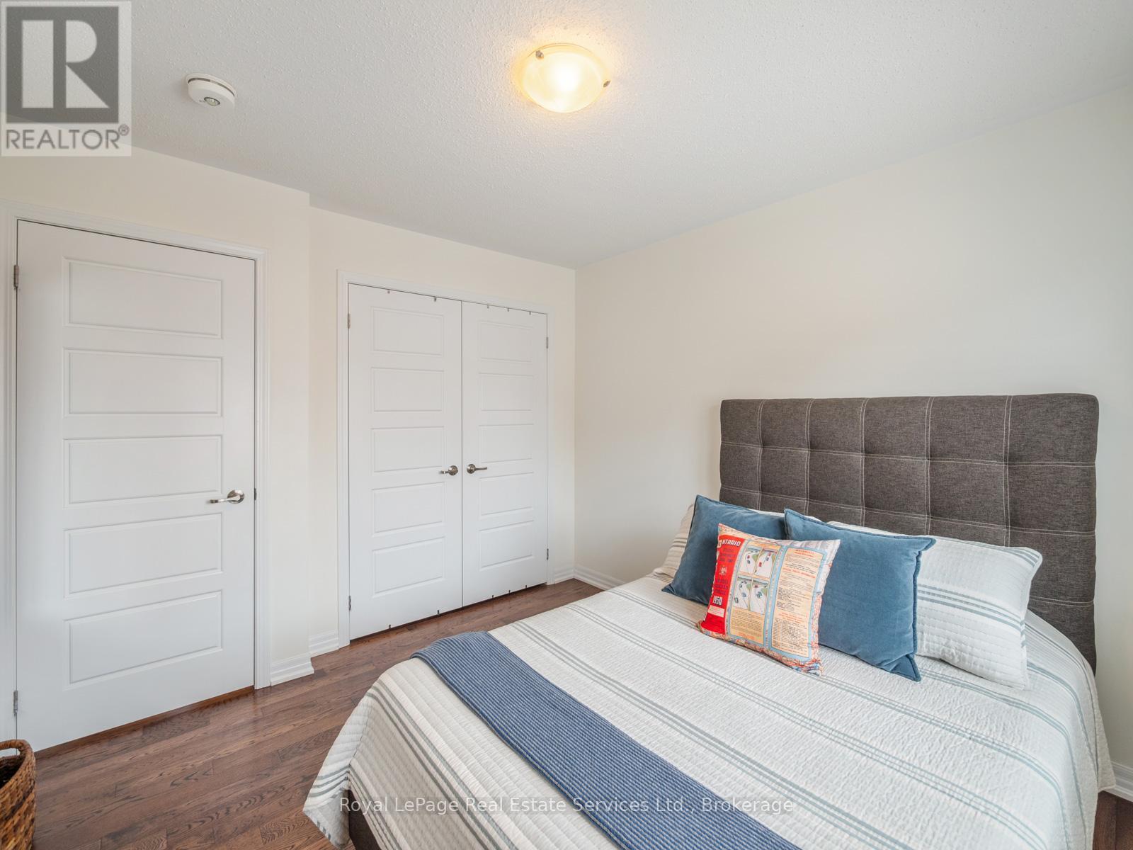 












72 ORCHARDCROFT ROAD

,
Oakville (GO Glenorchy),




Ontario
L6H7C3

