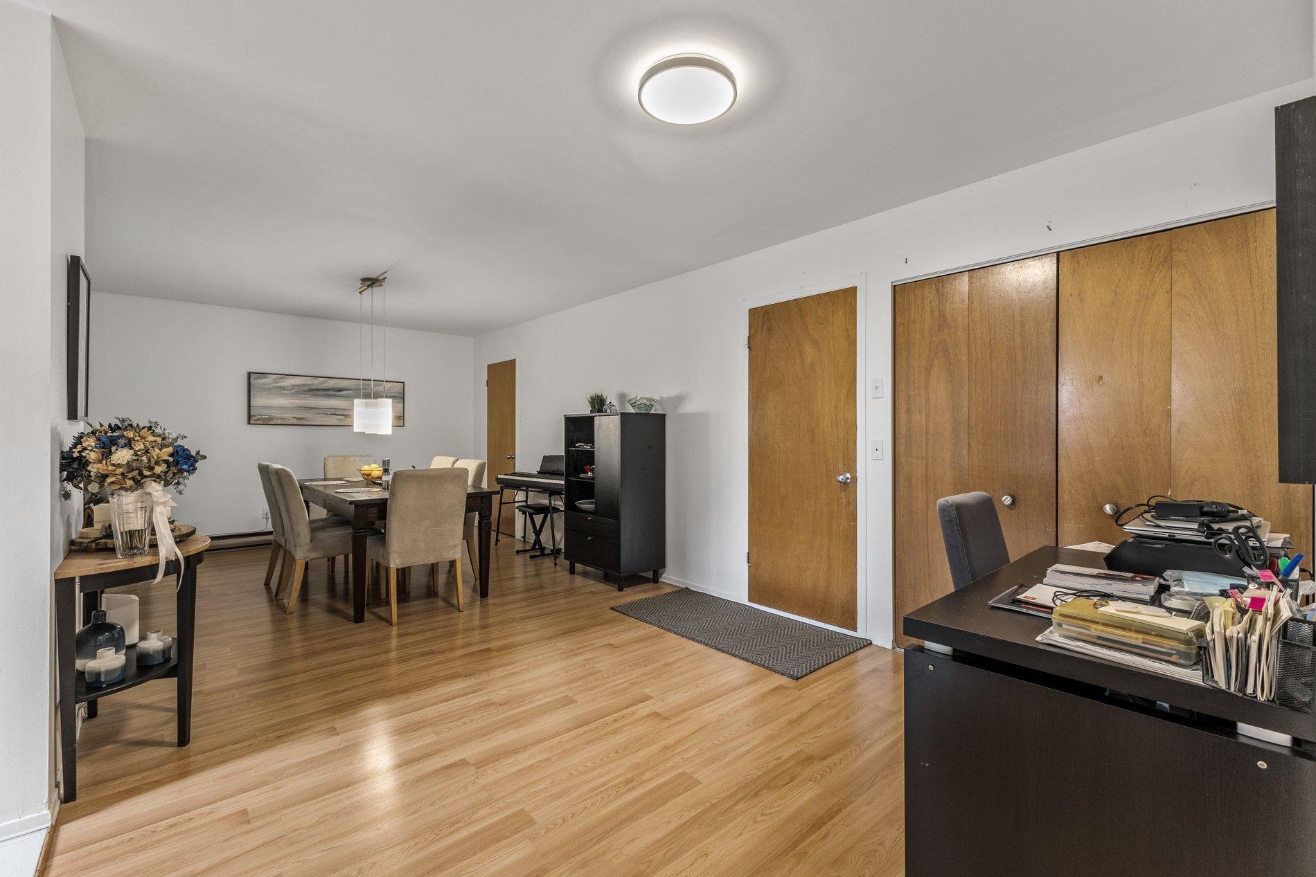 









10350


Av. Charton

,
Montréal (Ahuntsic-Cartierville),




QC
H2B2E1

