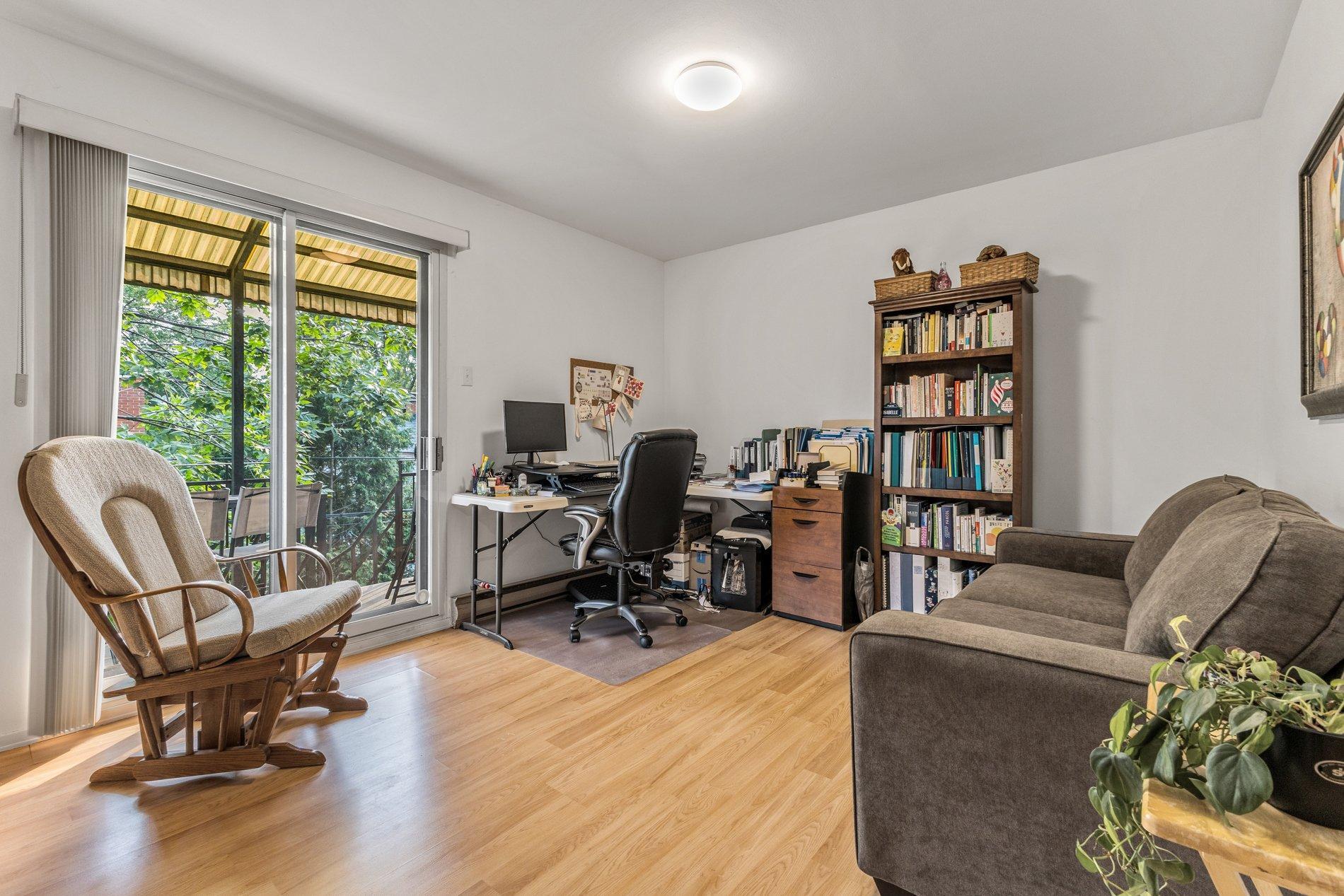 









10350


Av. Charton

,
Montréal (Ahuntsic-Cartierville),




QC
H2B2E1

