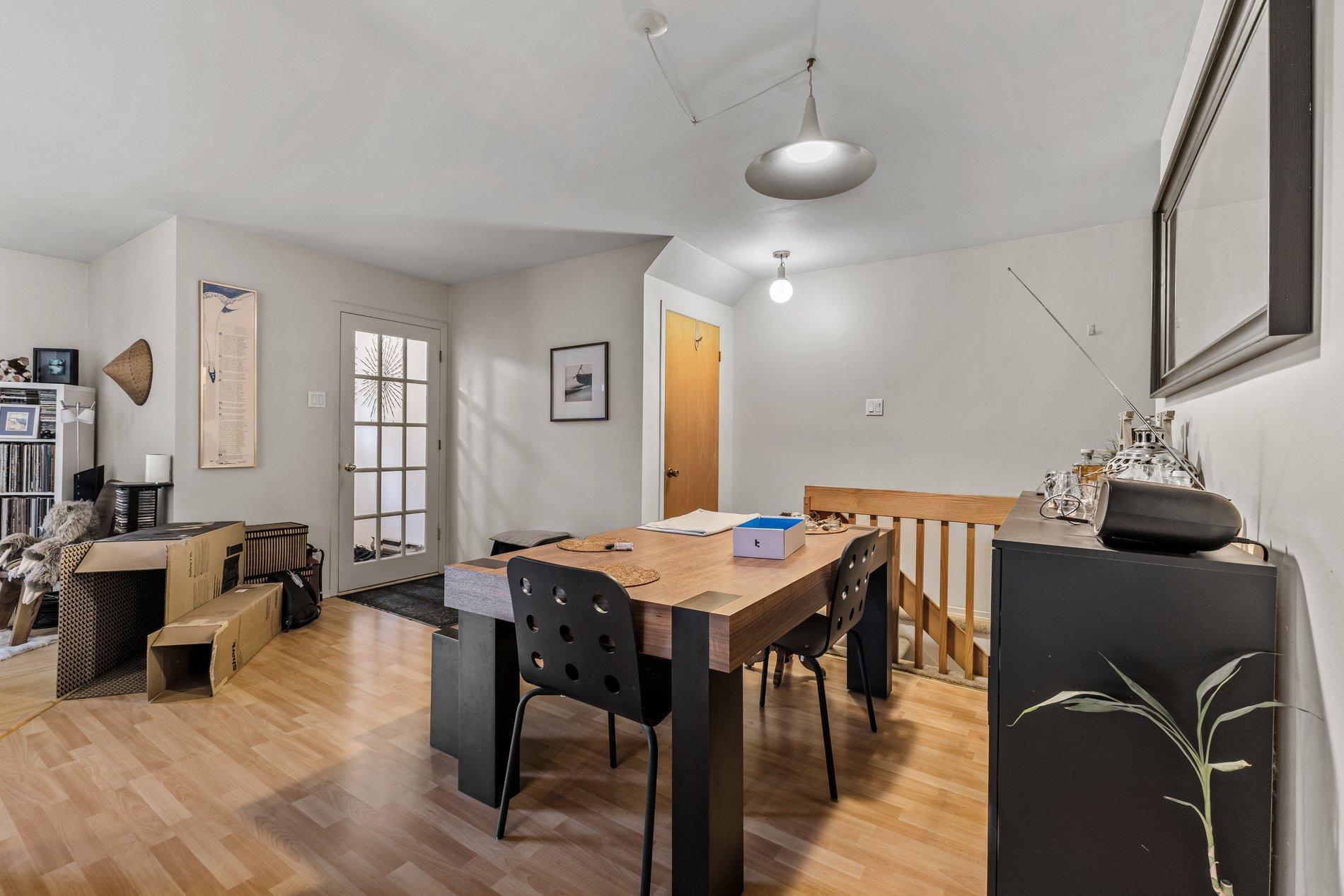 









10350


Av. Charton

,
Montréal (Ahuntsic-Cartierville),




QC
H2B2E1

