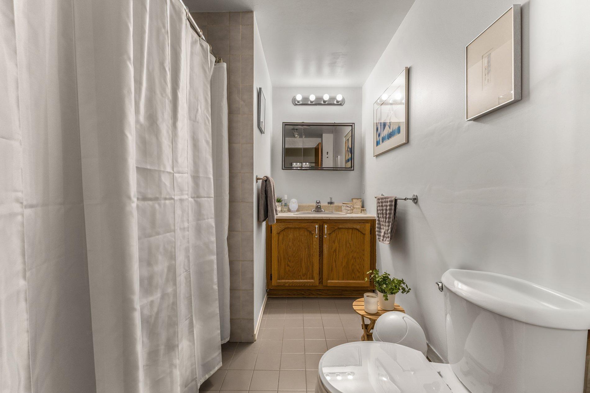 









10350


Av. Charton

,
Montréal (Ahuntsic-Cartierville),




QC
H2B2E1

