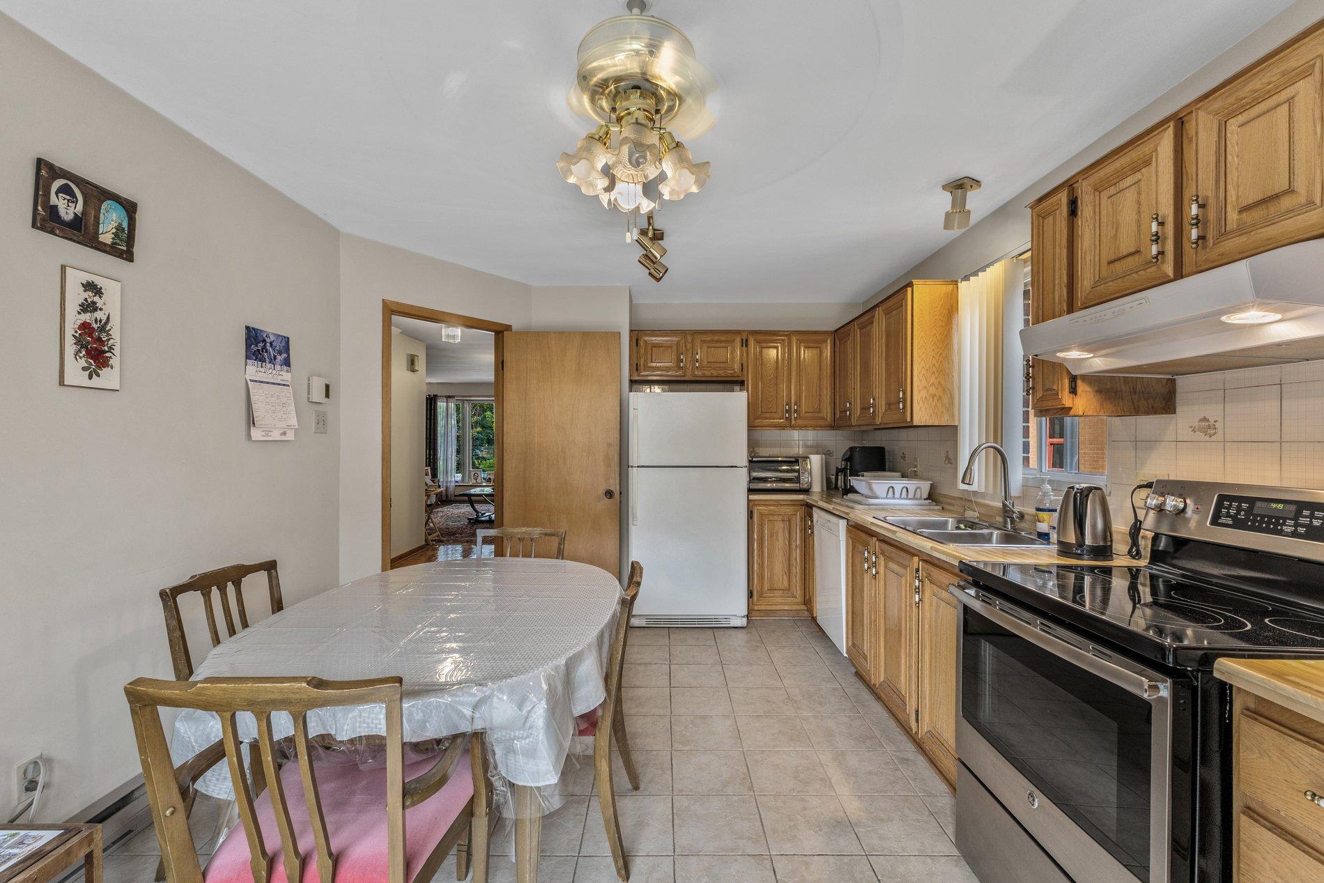 









10350


Av. Charton

,
Montréal (Ahuntsic-Cartierville),




QC
H2B2E1

