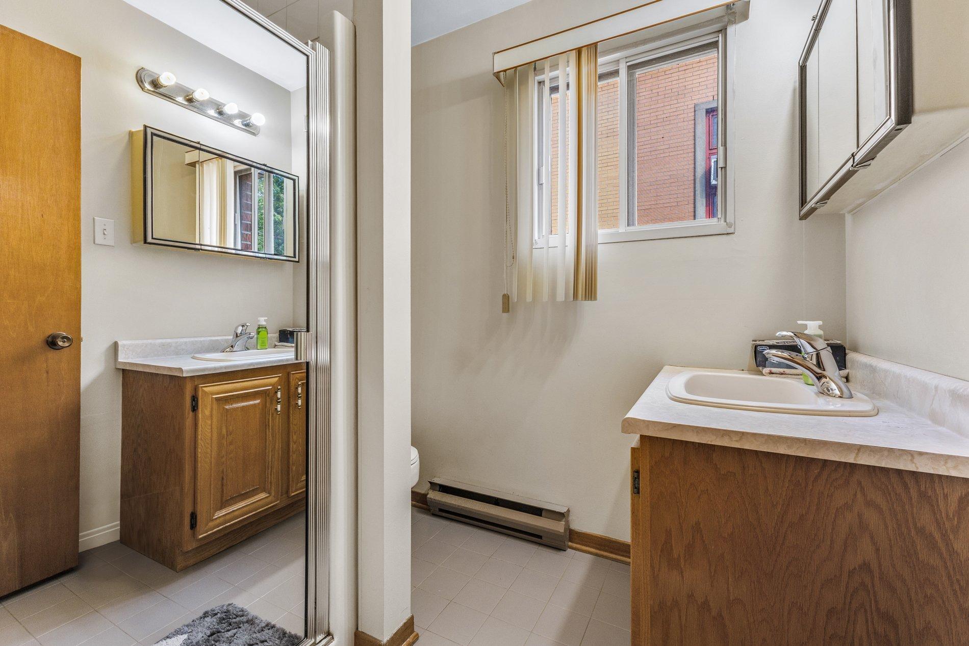









10350


Av. Charton

,
Montréal (Ahuntsic-Cartierville),




QC
H2B2E1


