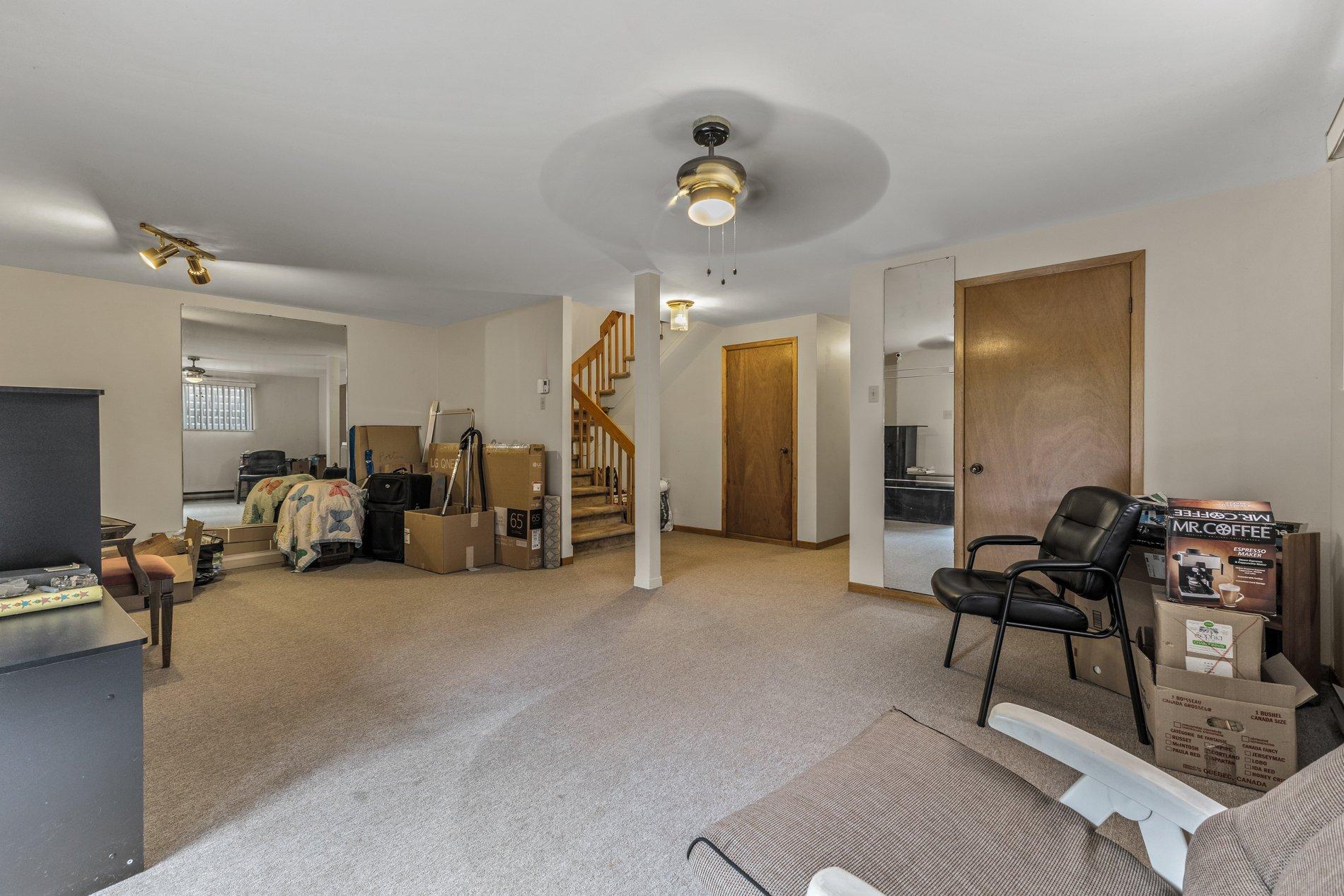 









10350


Av. Charton

,
Montréal (Ahuntsic-Cartierville),




QC
H2B2E1

