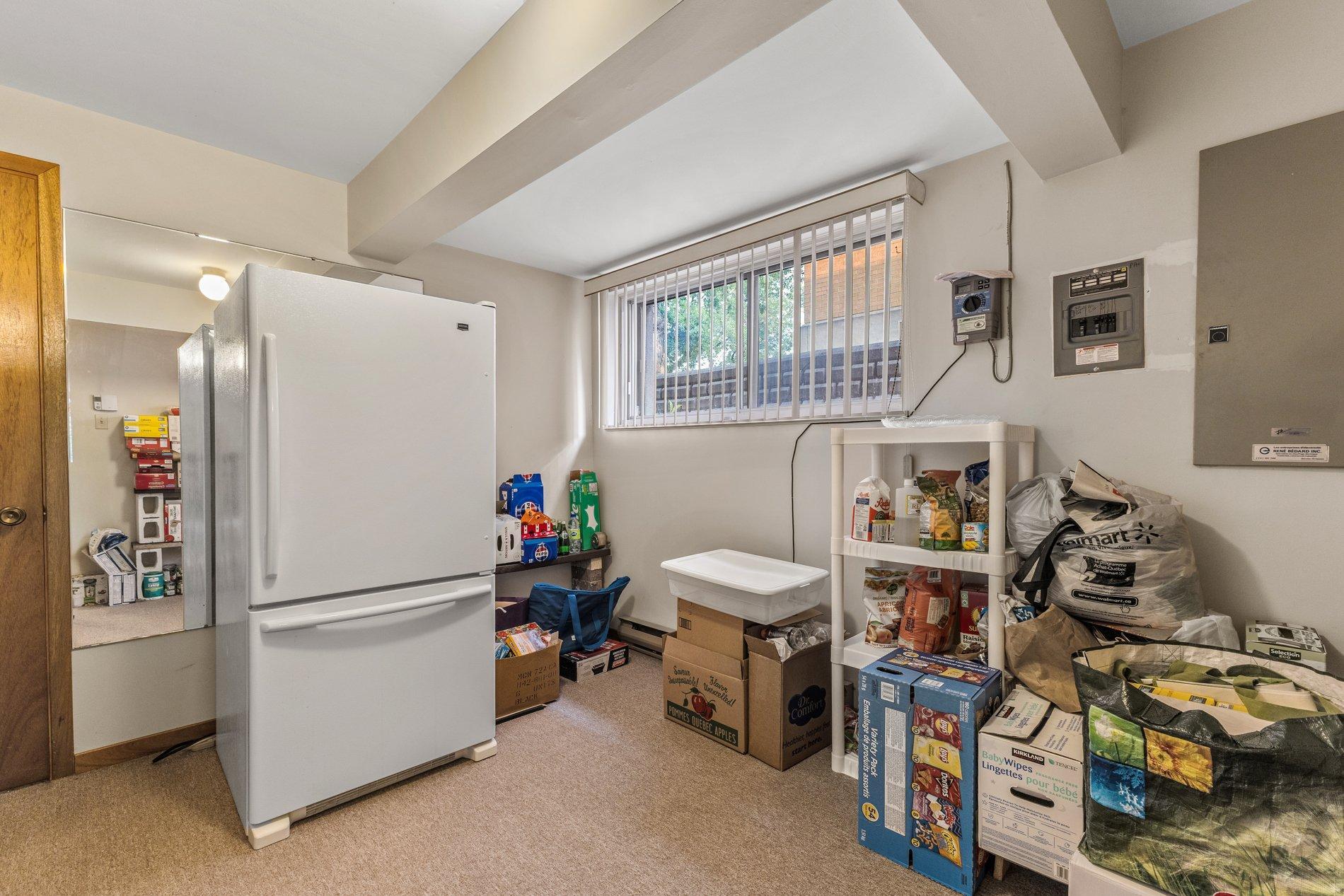 









10350


Av. Charton

,
Montréal (Ahuntsic-Cartierville),




QC
H2B2E1

