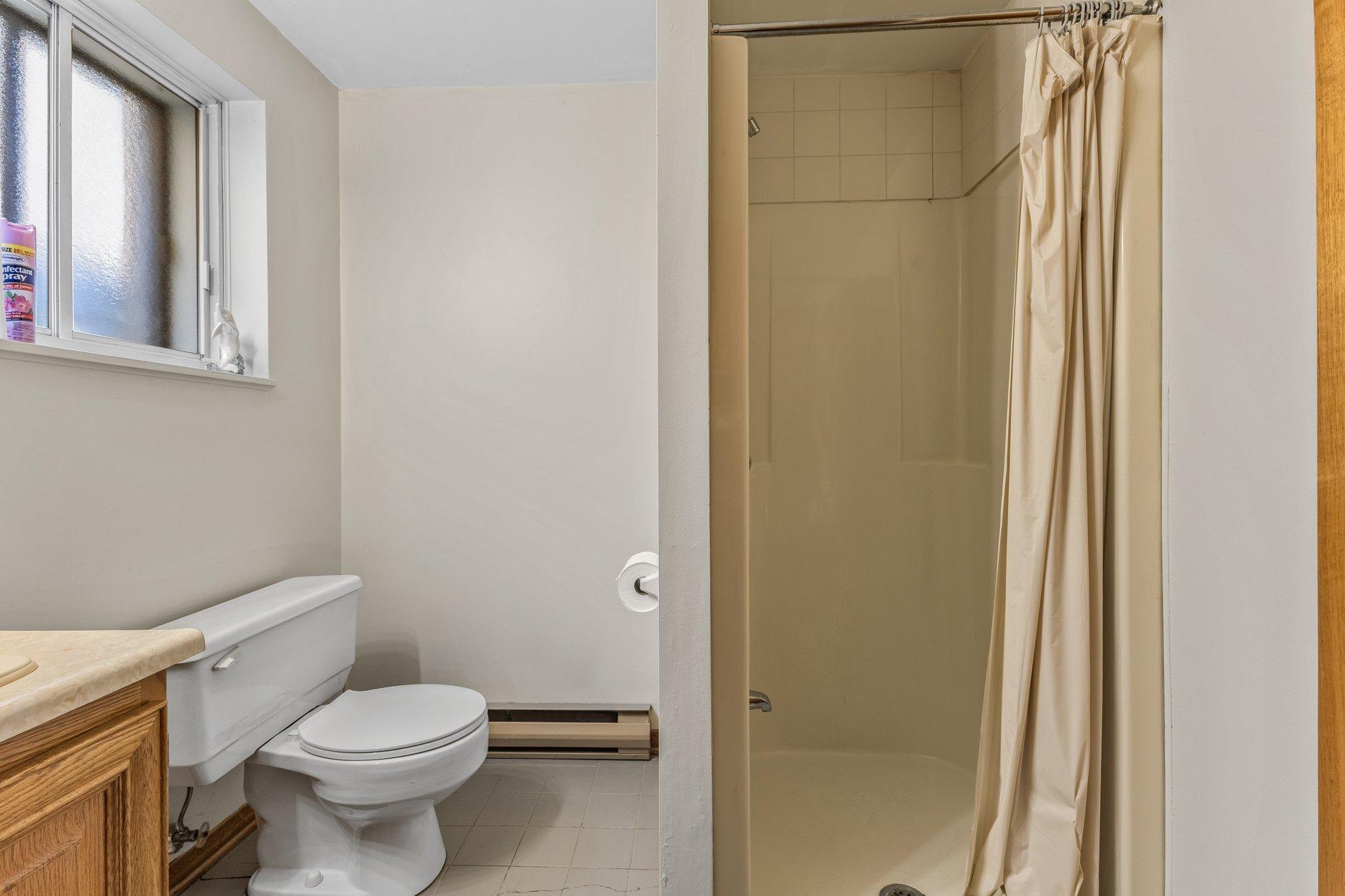 









10350


Av. Charton

,
Montréal (Ahuntsic-Cartierville),




QC
H2B2E1

