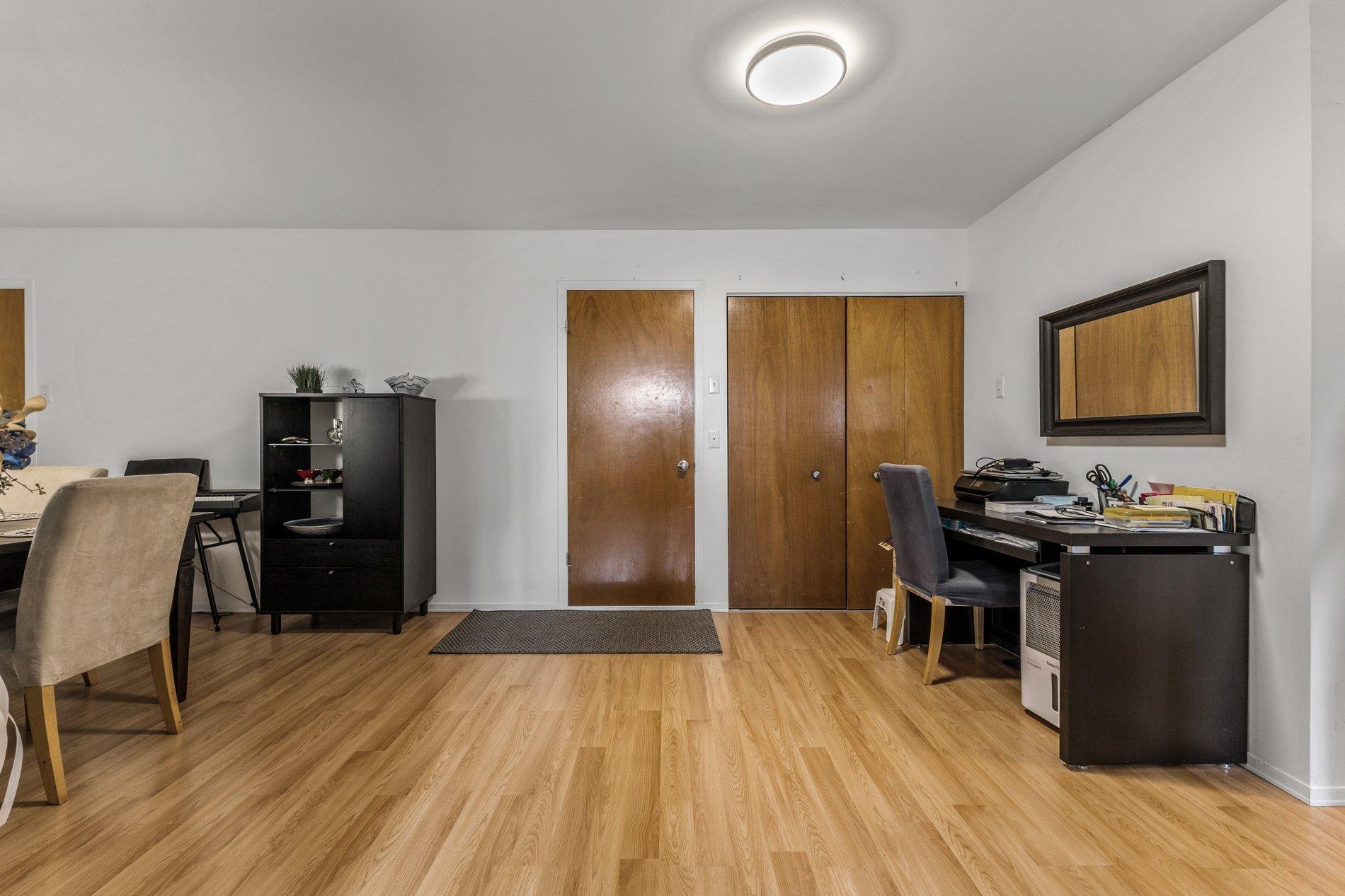 









10350


Av. Charton

,
Montréal (Ahuntsic-Cartierville),




QC
H2B2E1


