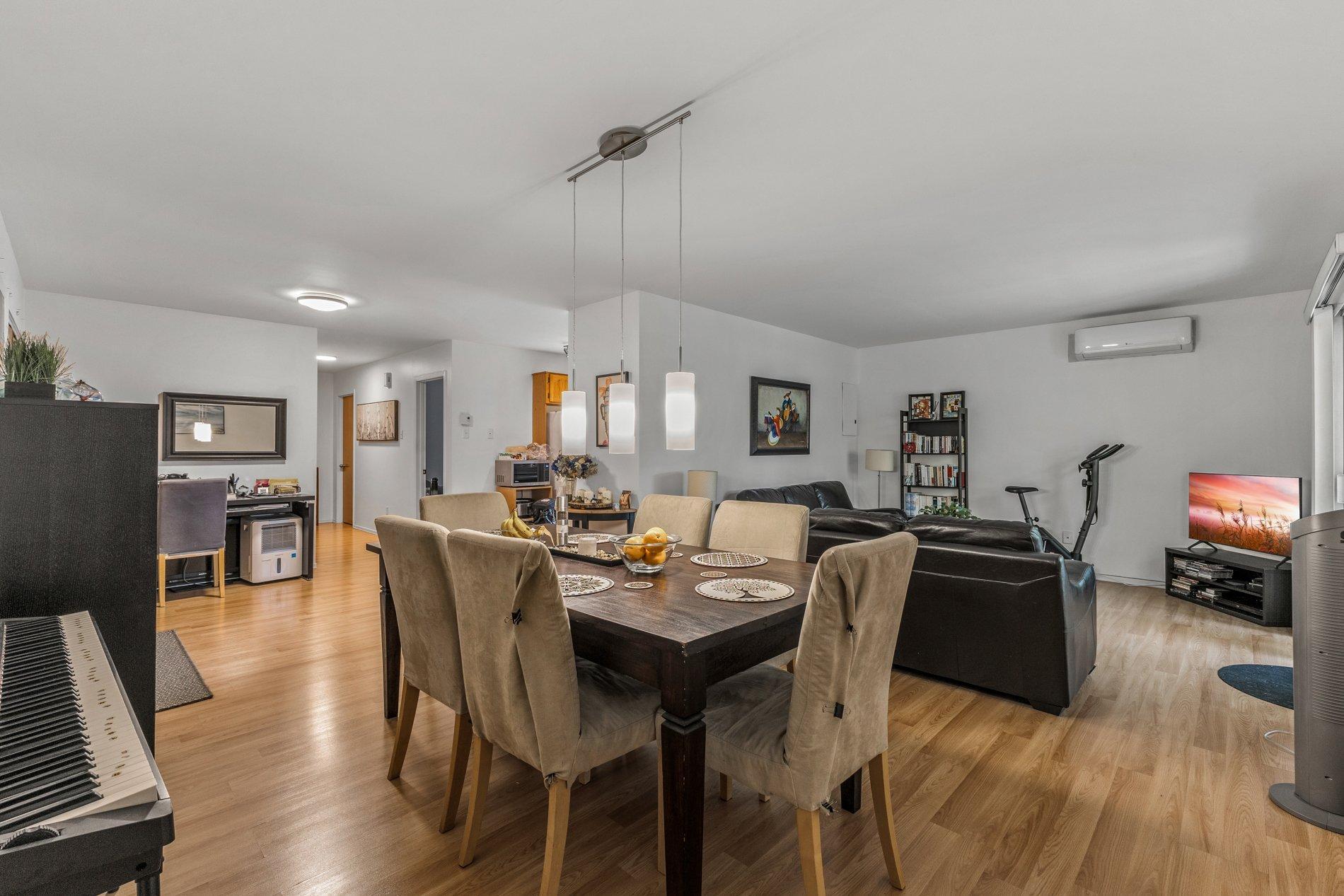 









10350


Av. Charton

,
Montréal (Ahuntsic-Cartierville),




QC
H2B2E1

