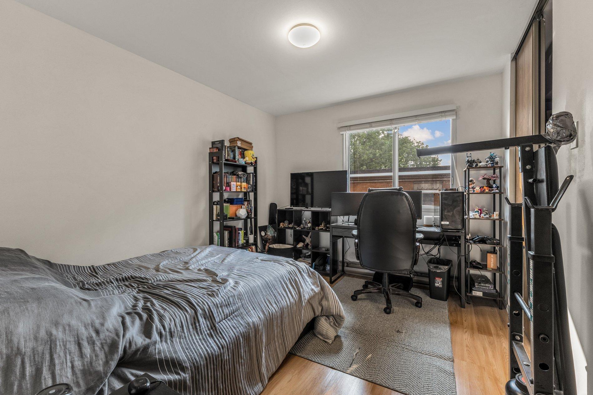 









10350


Av. Charton

,
Montréal (Ahuntsic-Cartierville),




QC
H2B2E1

