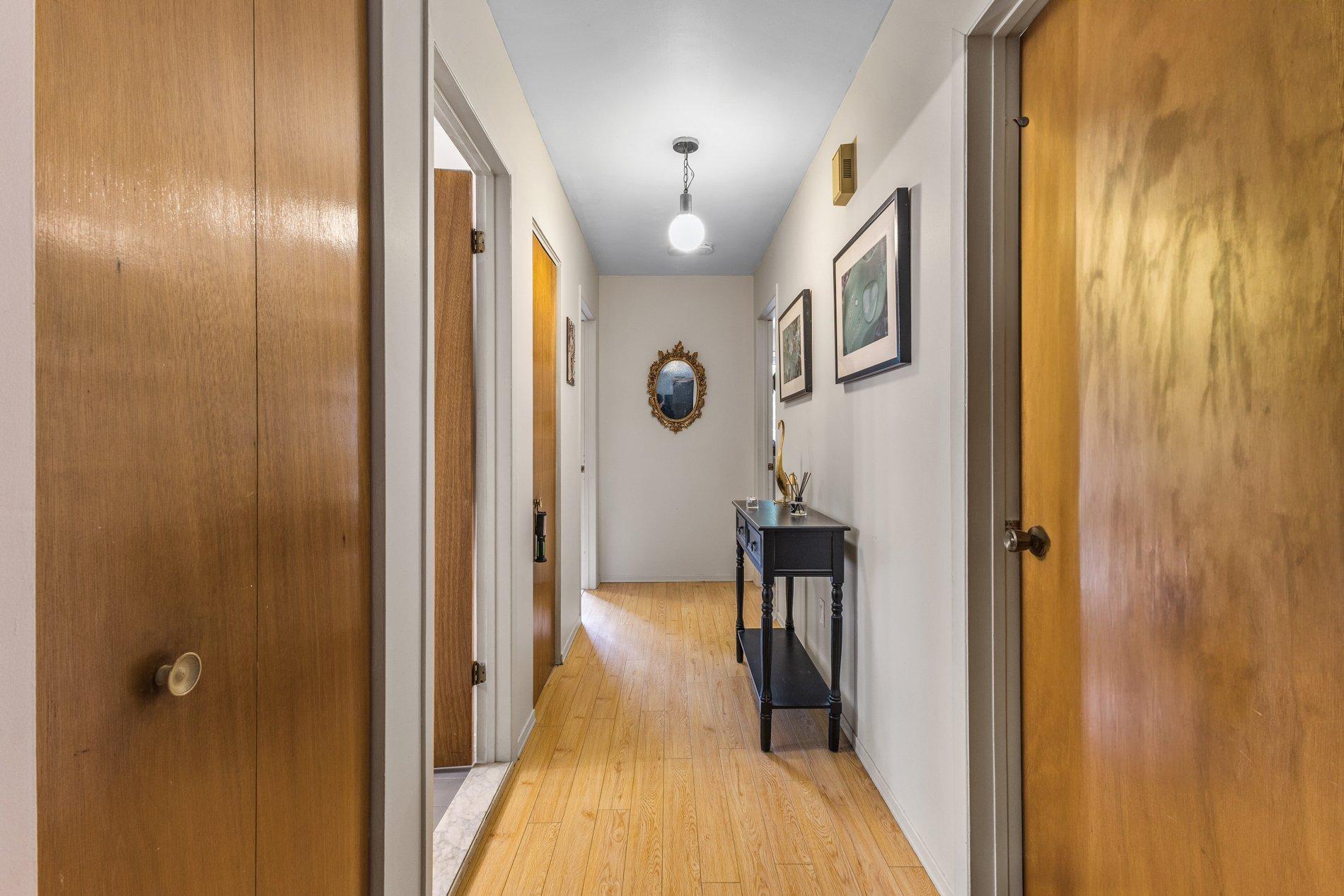 









10350


Av. Charton

,
Montréal (Ahuntsic-Cartierville),




QC
H2B2E1

