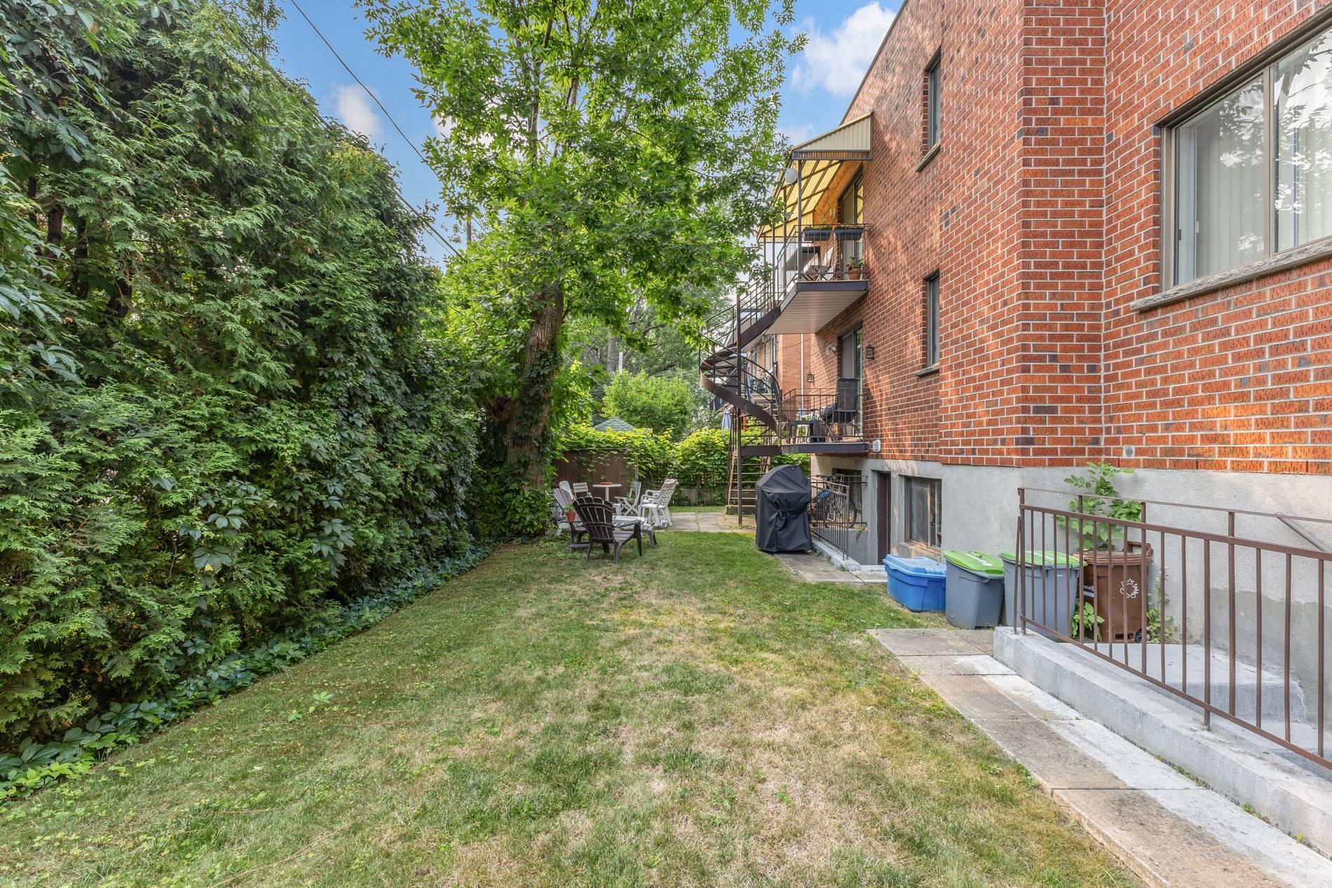 









10350


Av. Charton

,
Montréal (Ahuntsic-Cartierville),




QC
H2B2E1

