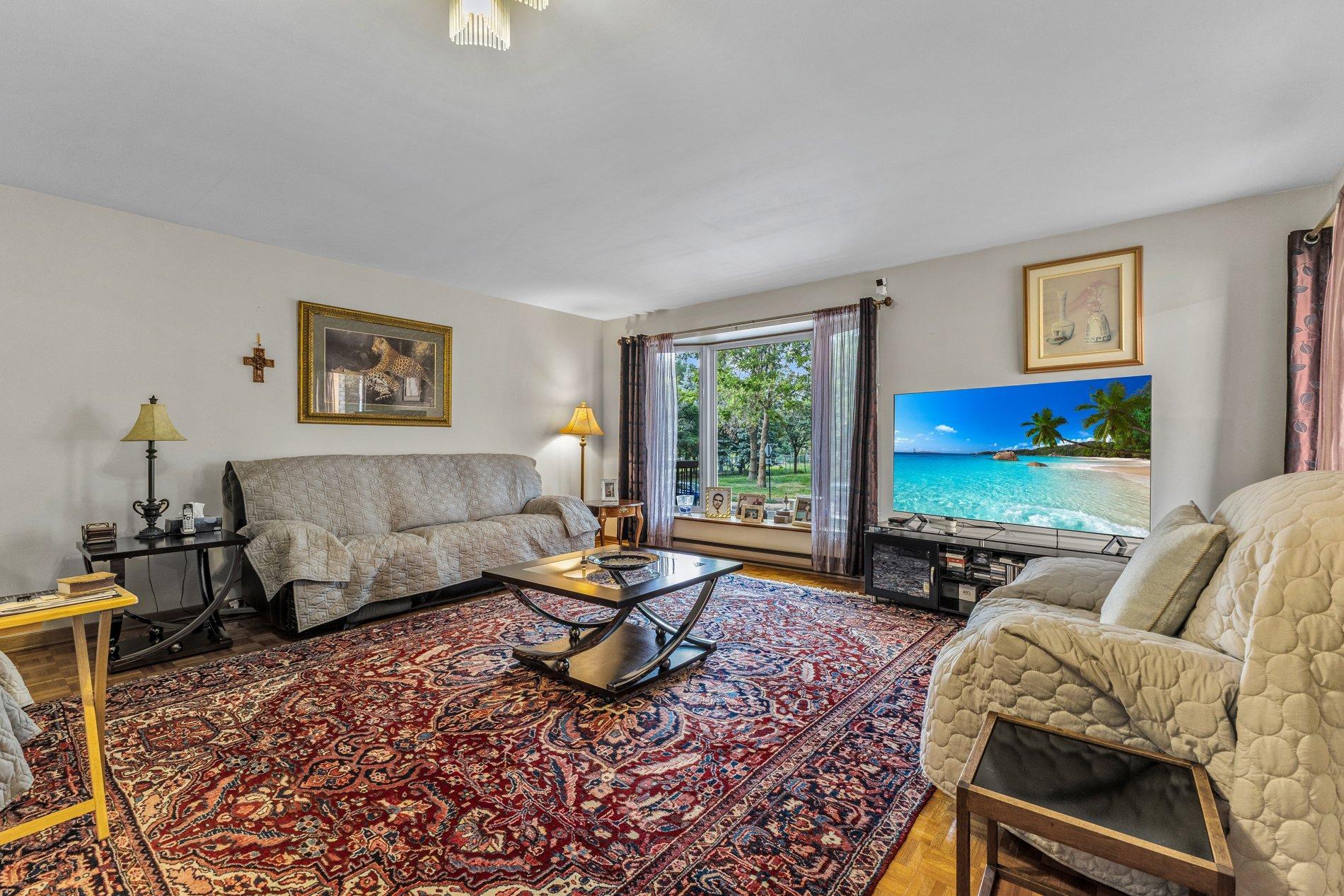 









10350


Av. Charton

,
Montréal (Ahuntsic-Cartierville),




QC
H2B2E1

