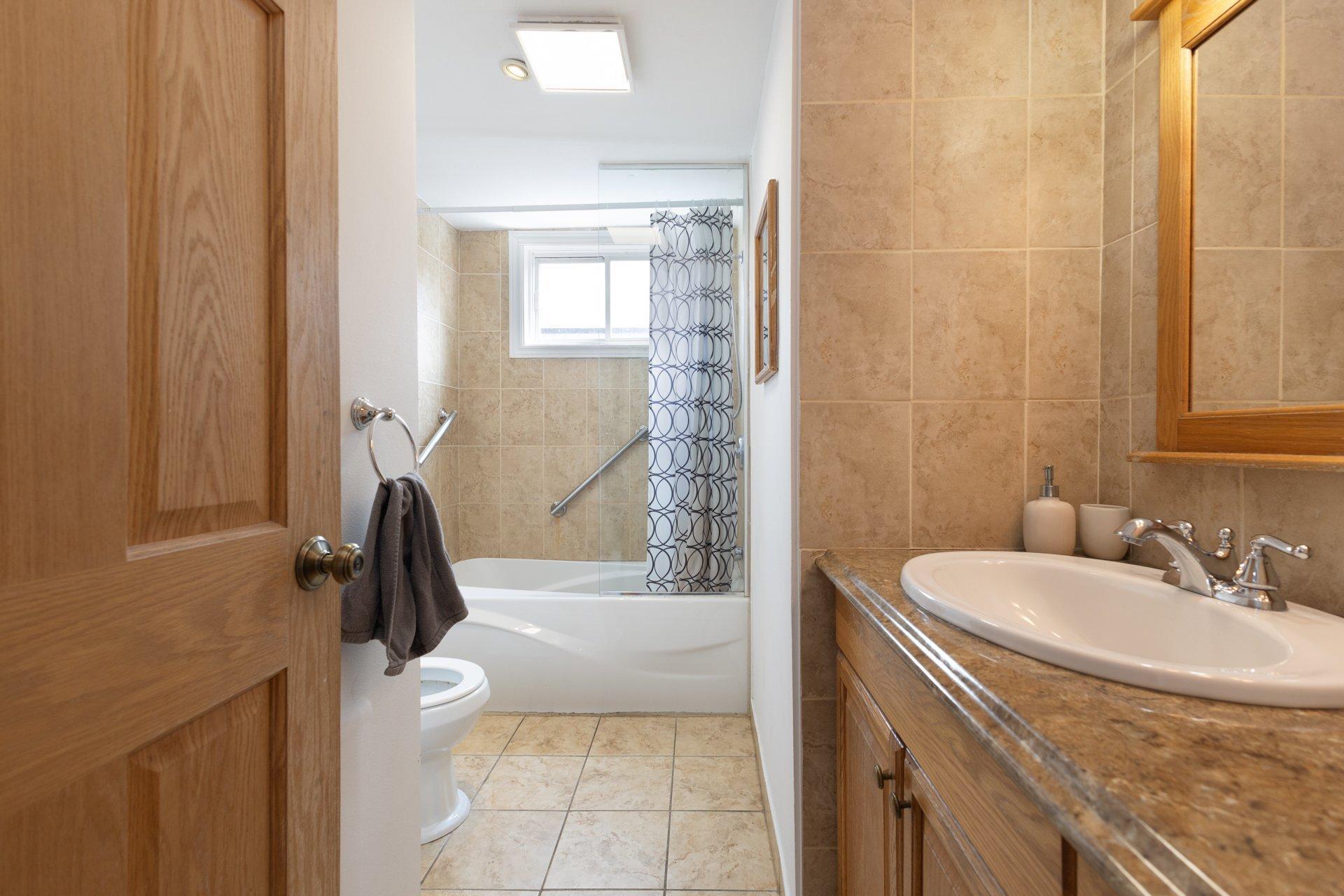 









920


56e Avenue

,
Montréal (Lachine),




QC
H8T3C2

