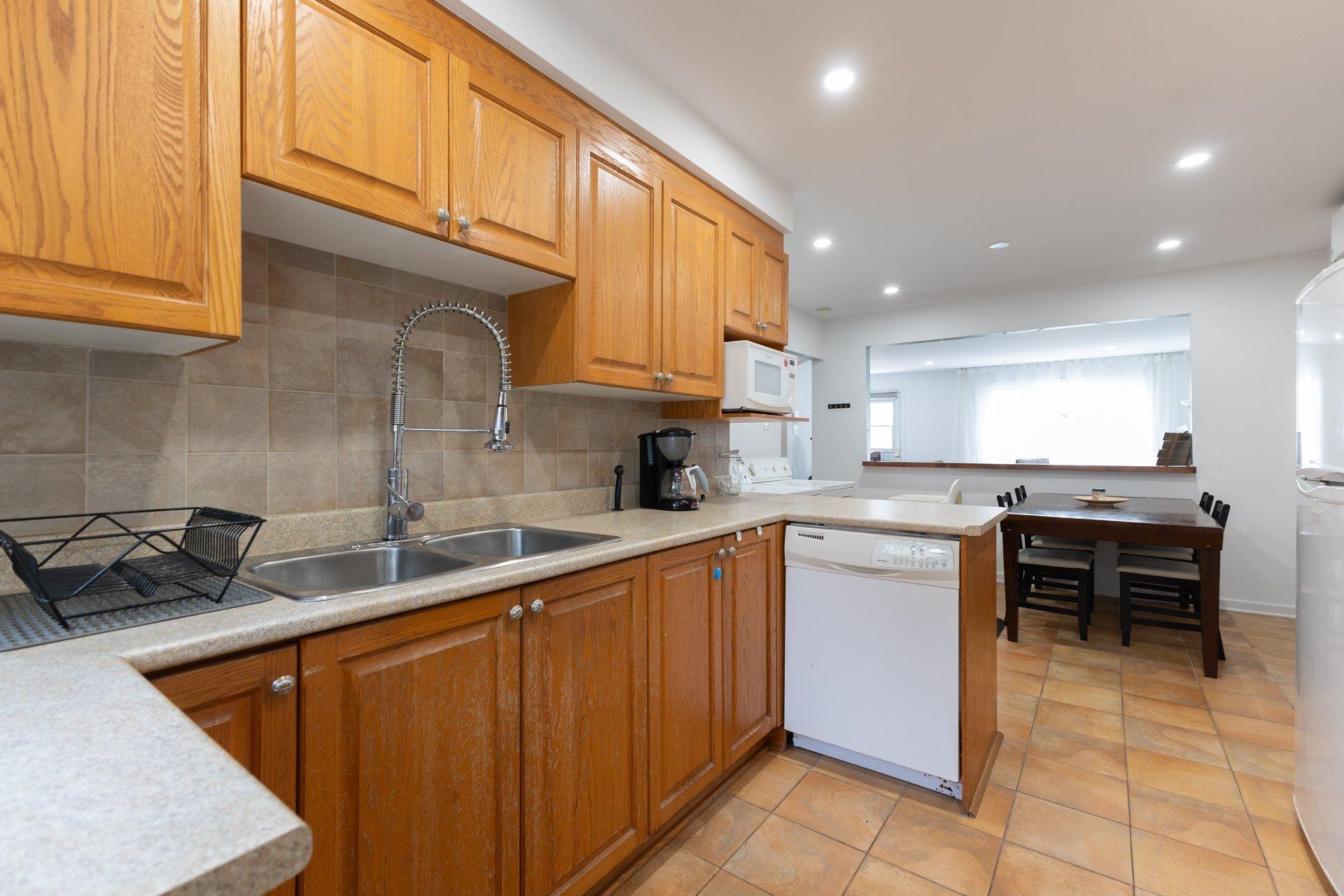 









920


56e Avenue

,
Montréal (Lachine),




QC
H8T3C2

