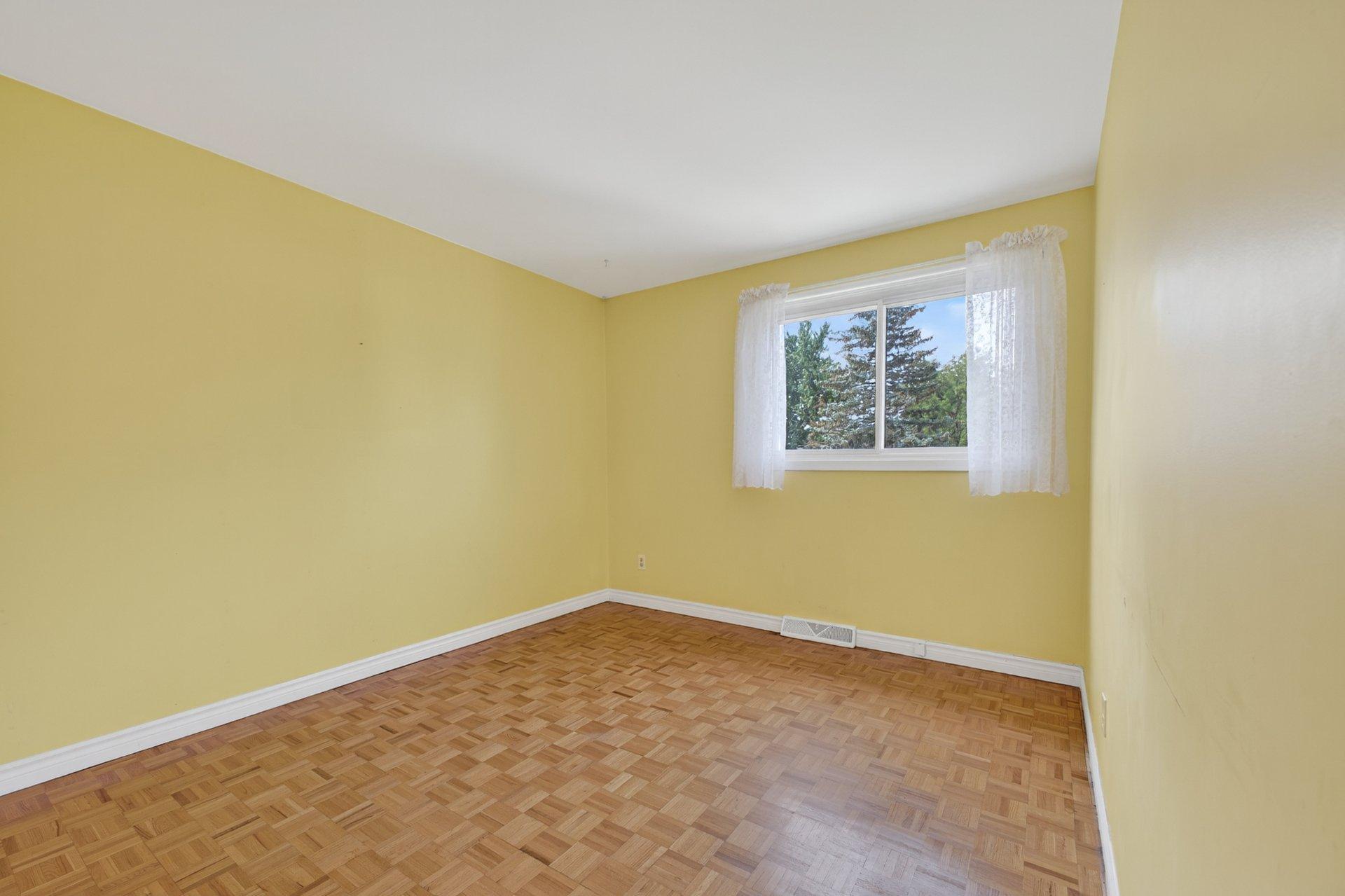 









4443


Rue Jolicoeur

,
Dollard-des-Ormeaux,




QC
H9H2B1

