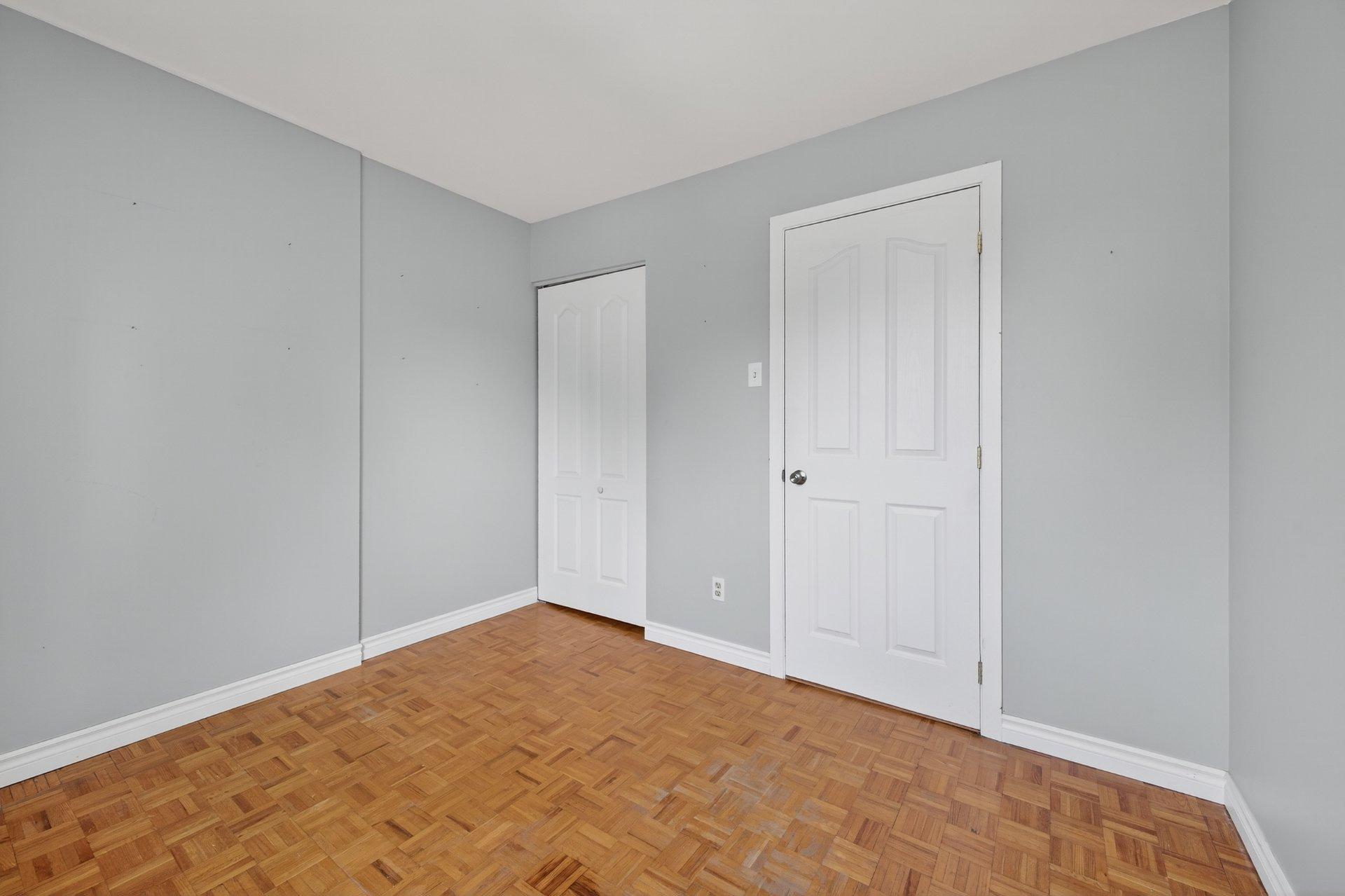 









4443


Rue Jolicoeur

,
Dollard-des-Ormeaux,




QC
H9H2B1

