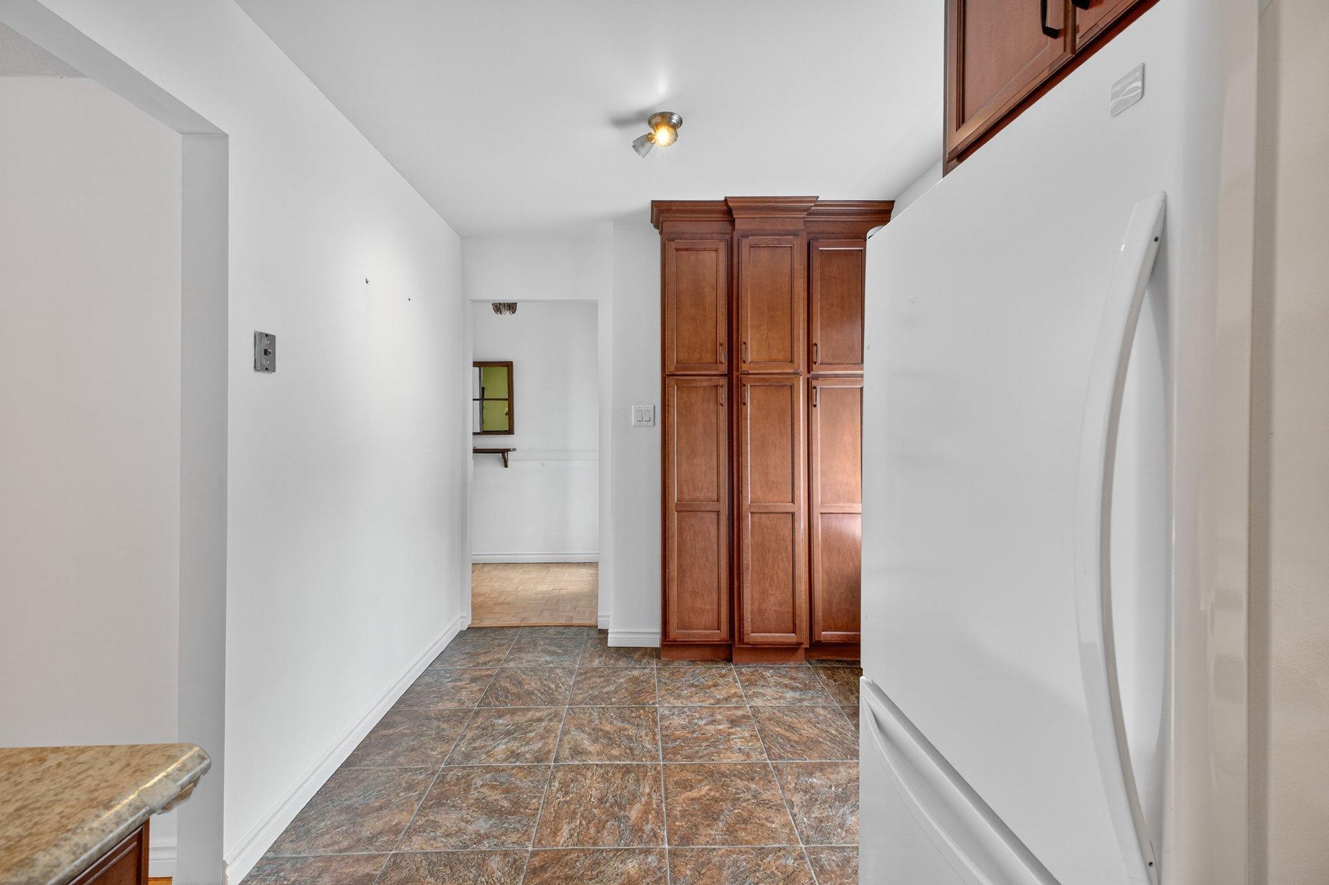









4443


Rue Jolicoeur

,
Dollard-des-Ormeaux,




QC
H9H2B1

