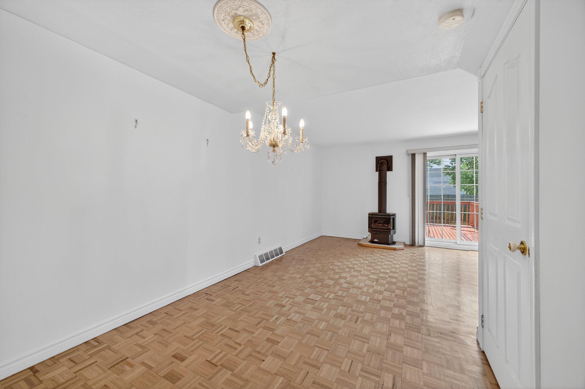 









4443


Rue Jolicoeur

,
Dollard-des-Ormeaux,




QC
H9H2B1

