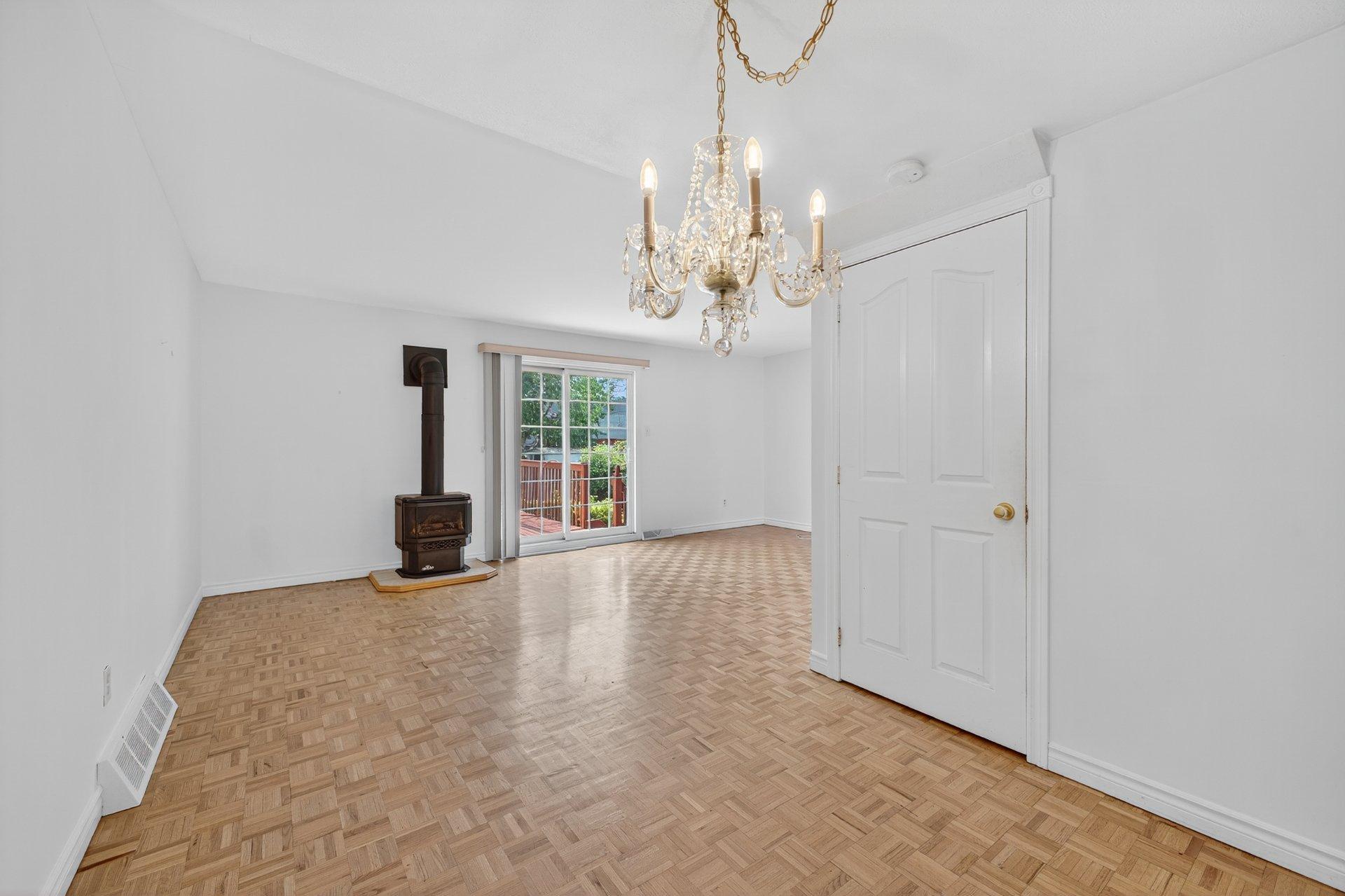 









4443


Rue Jolicoeur

,
Dollard-des-Ormeaux,




QC
H9H2B1

