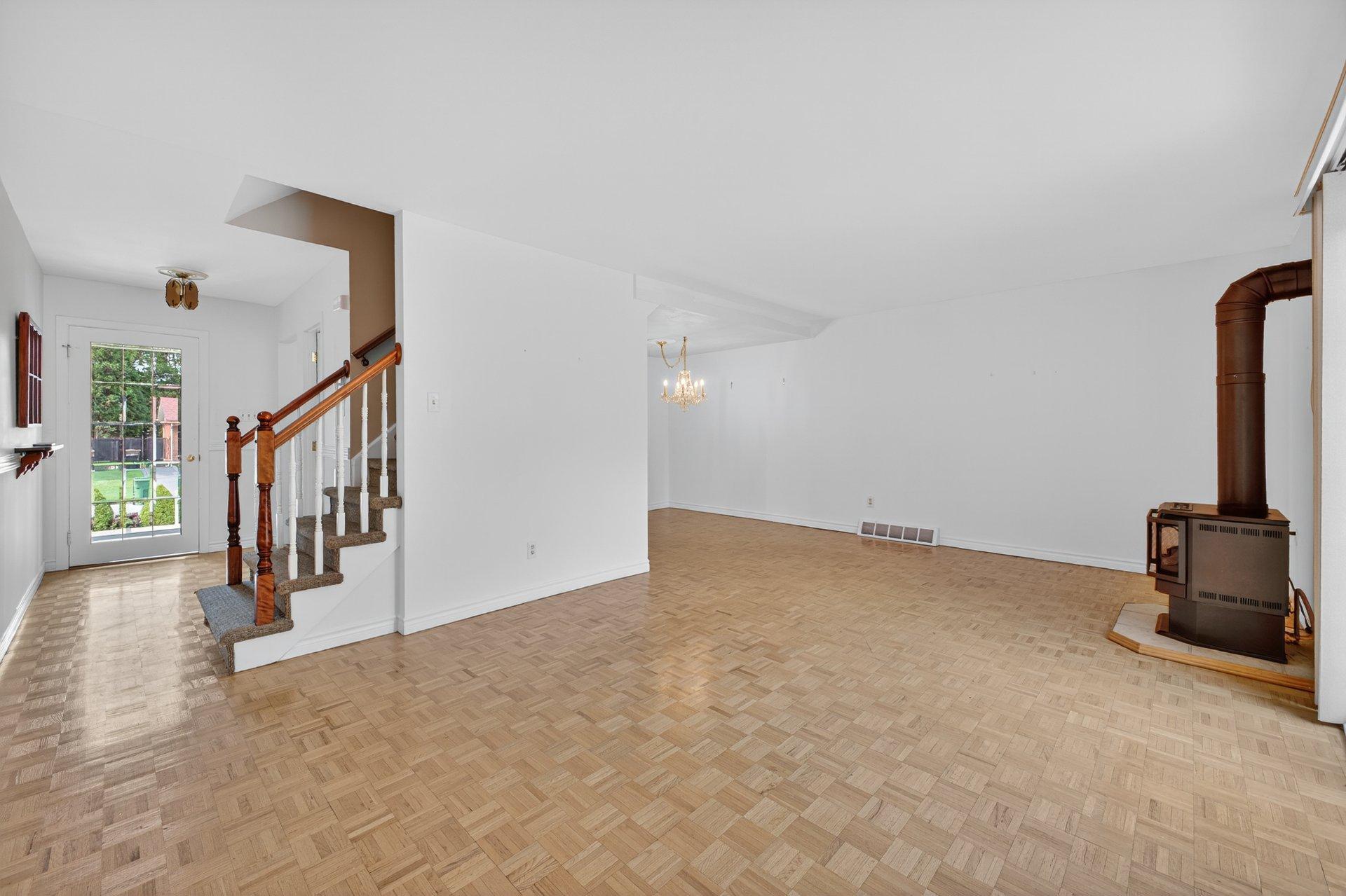 









4443


Rue Jolicoeur

,
Dollard-des-Ormeaux,




QC
H9H2B1

