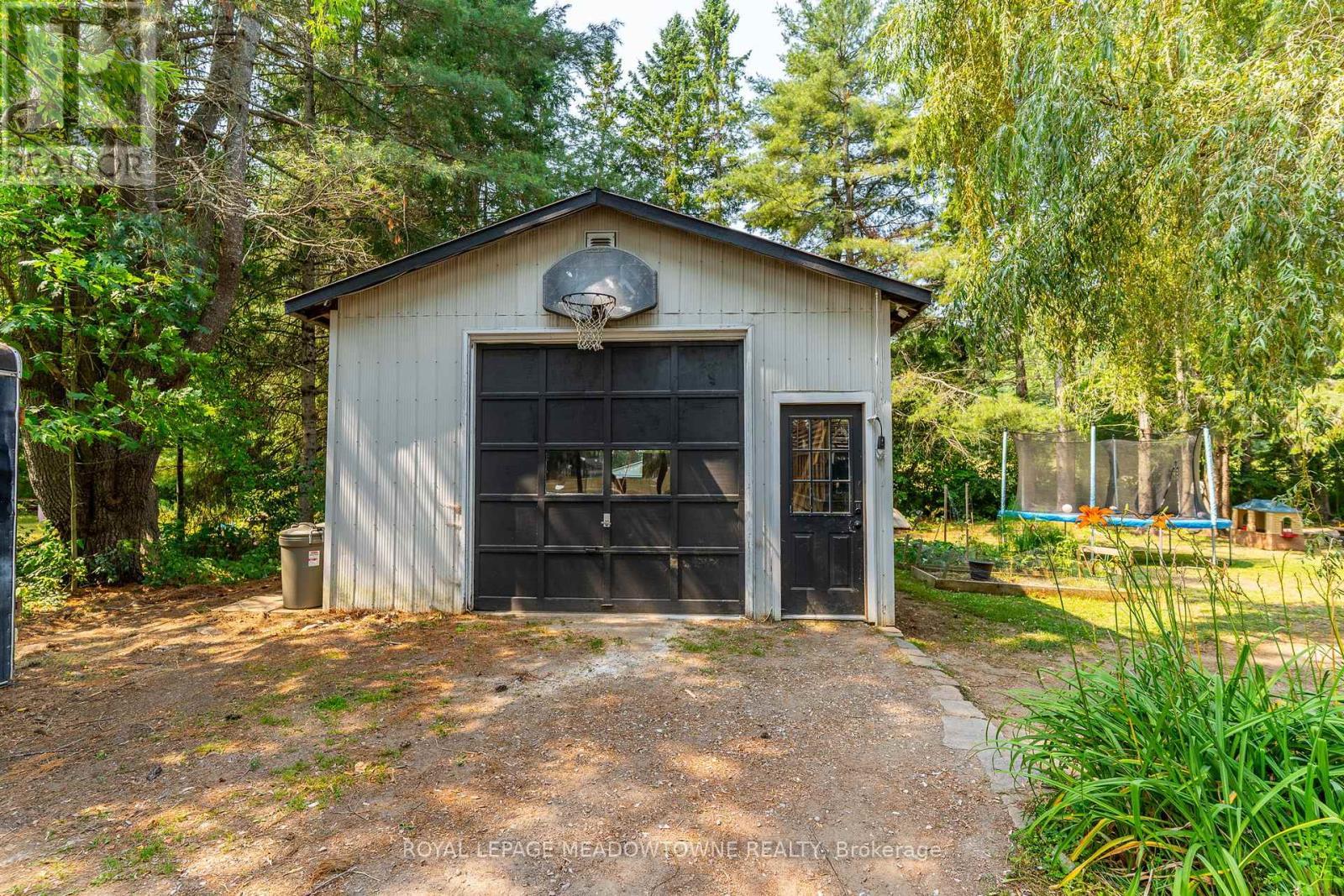 












185 BOBCAYGEON ROAD

,
Minden Hills,




Ontario
K0M2K0

