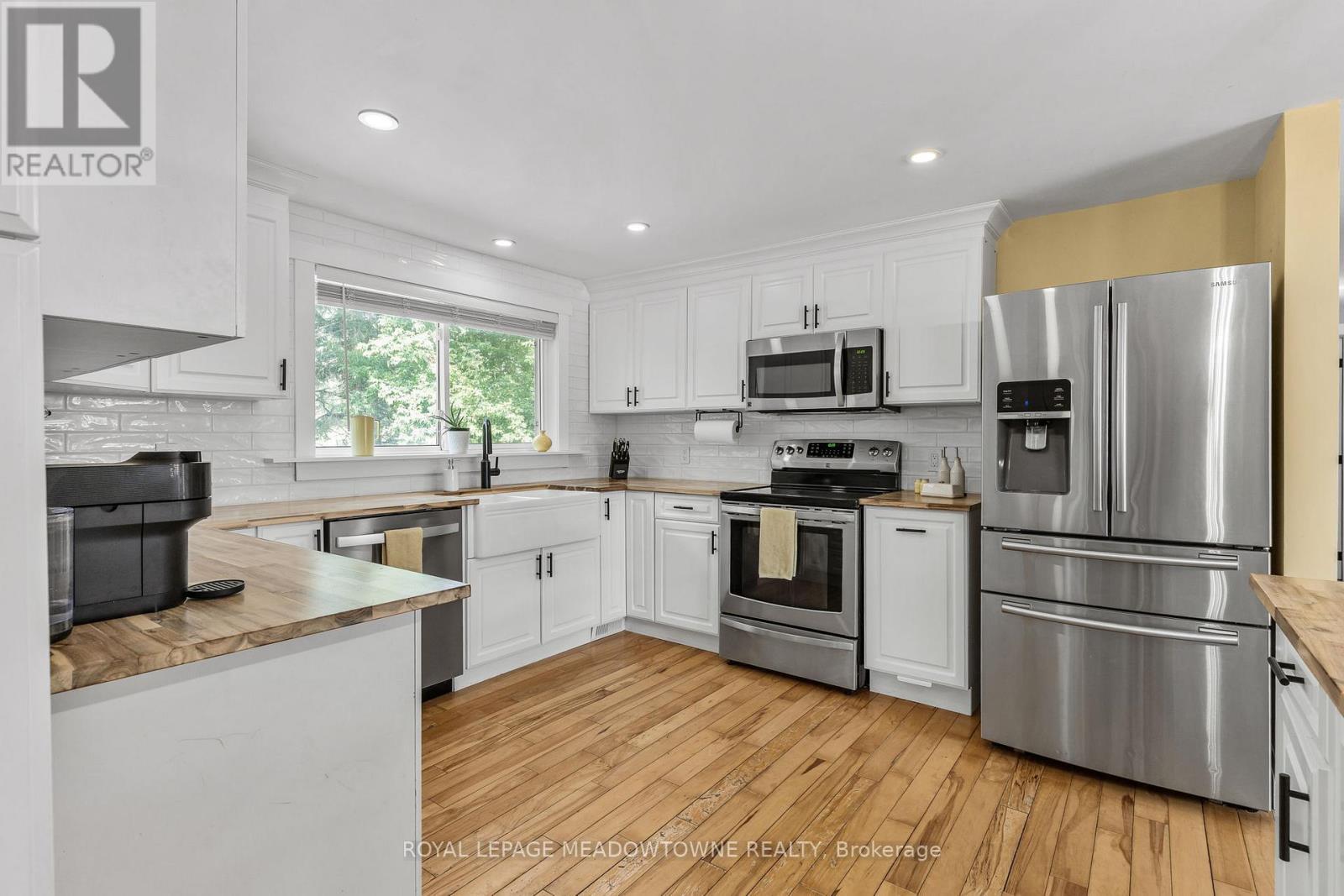 












185 BOBCAYGEON ROAD

,
Minden Hills,




Ontario
K0M2K0

