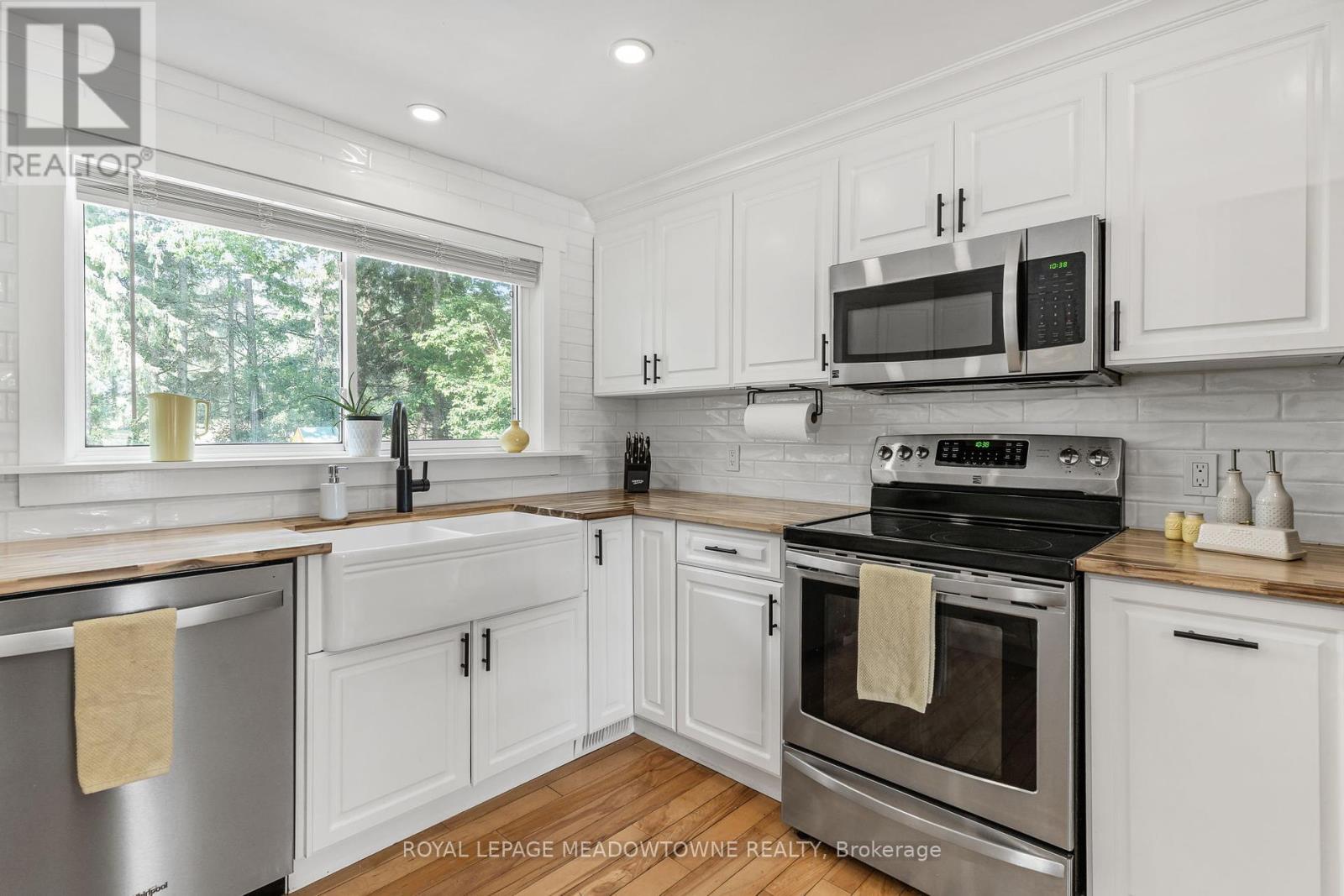 












185 BOBCAYGEON ROAD

,
Minden Hills,




Ontario
K0M2K0

