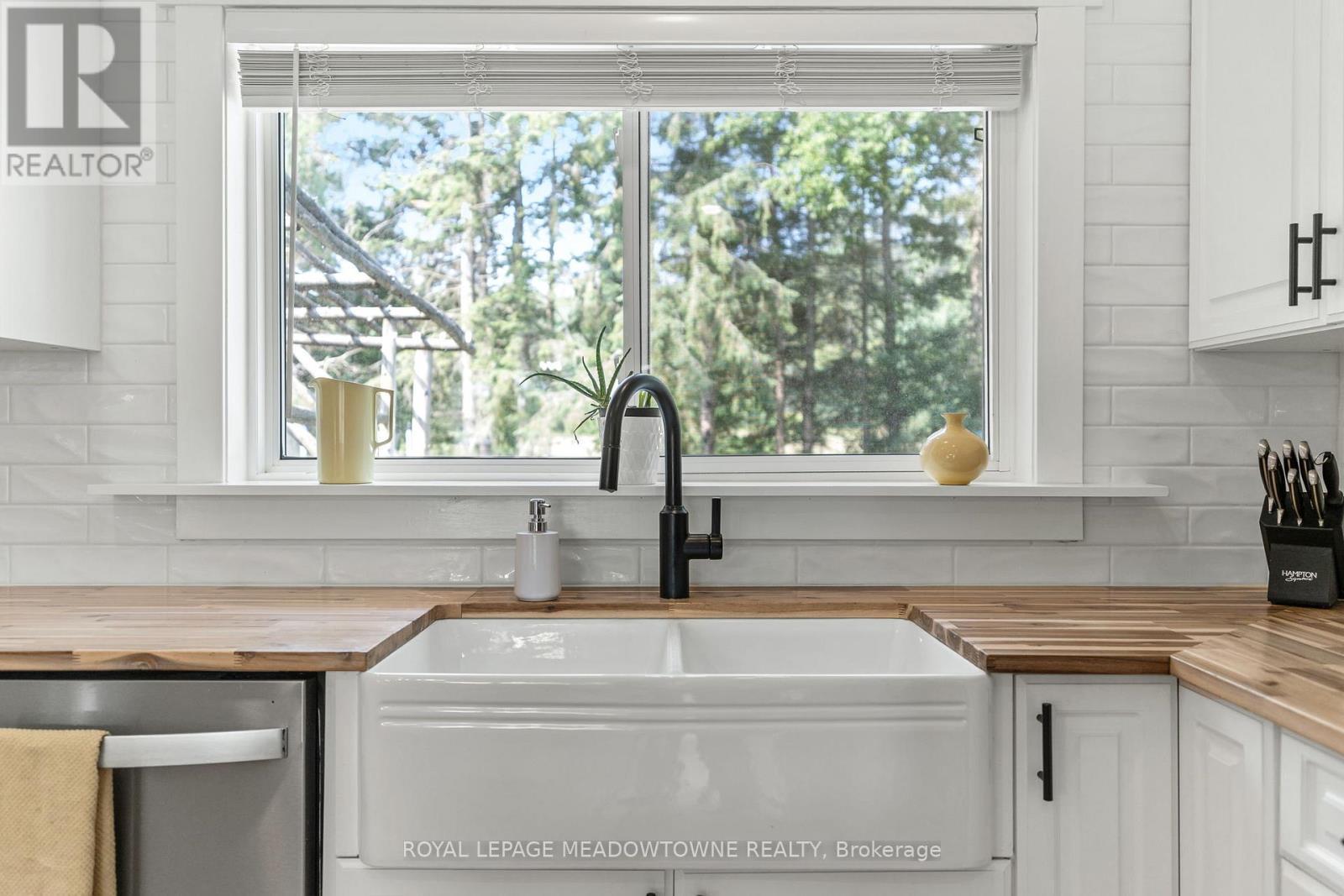 












185 BOBCAYGEON ROAD

,
Minden Hills,




Ontario
K0M2K0

