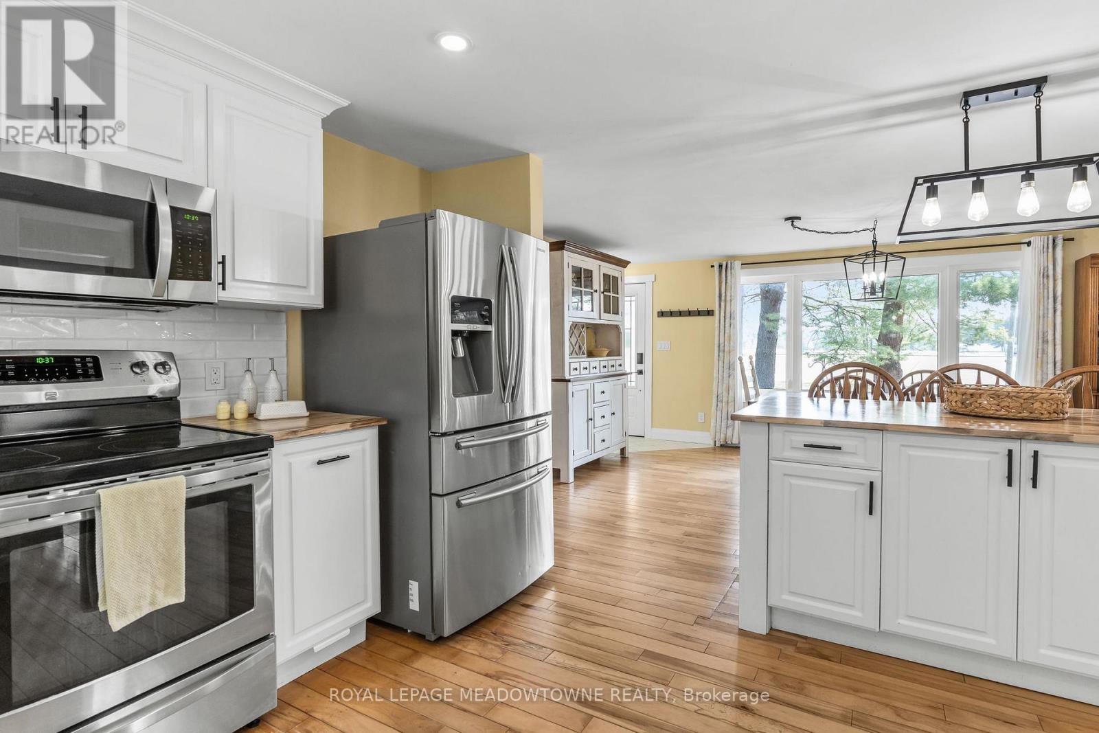












185 BOBCAYGEON ROAD

,
Minden Hills,




Ontario
K0M2K0

