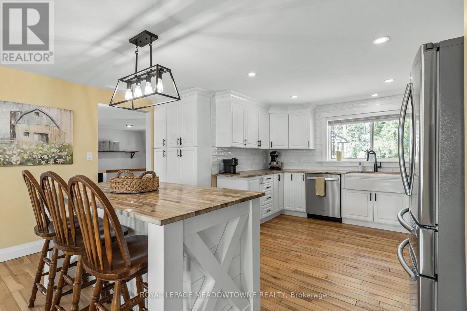












185 BOBCAYGEON ROAD

,
Minden Hills,




Ontario
K0M2K0

