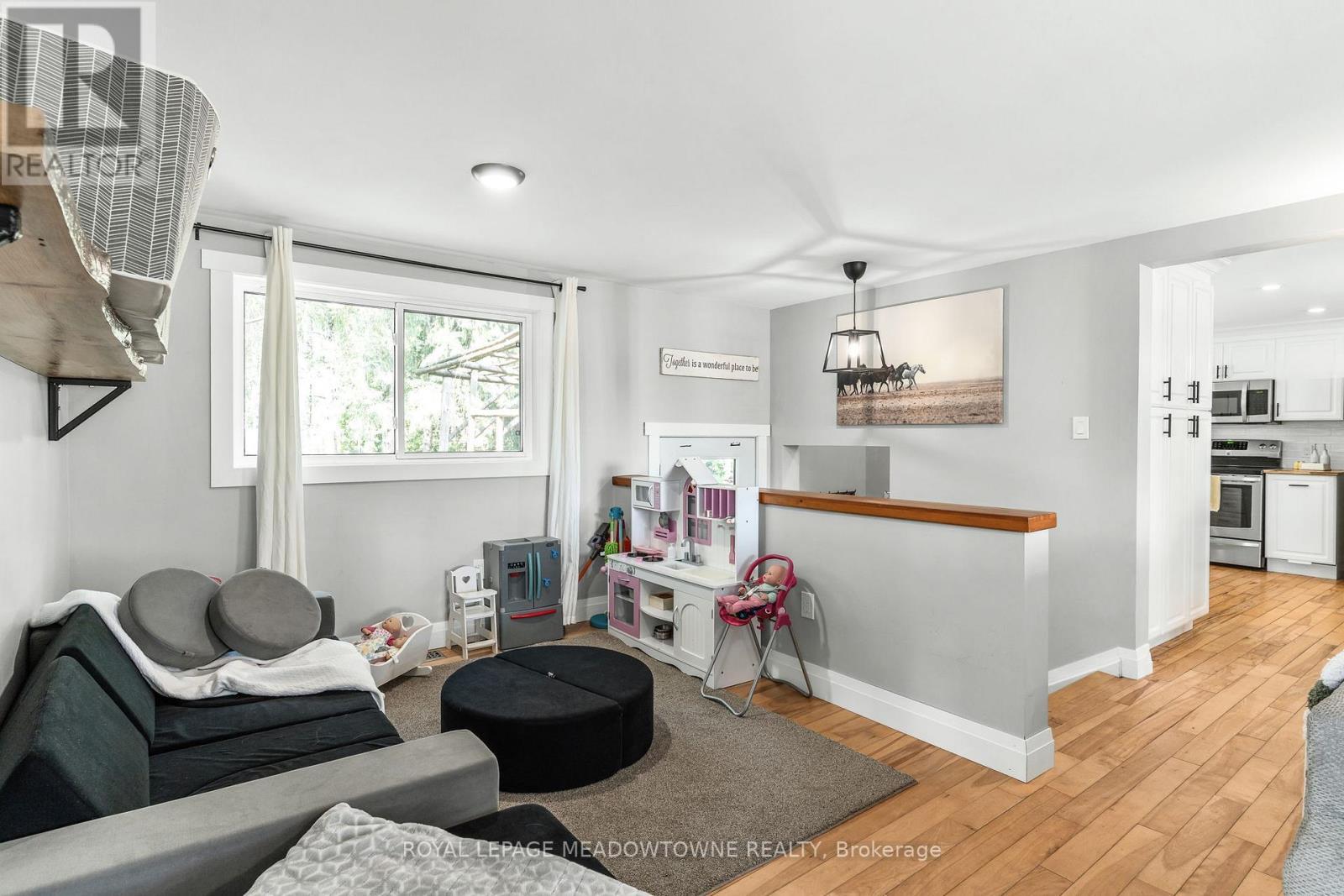 












185 BOBCAYGEON ROAD

,
Minden Hills,




Ontario
K0M2K0

