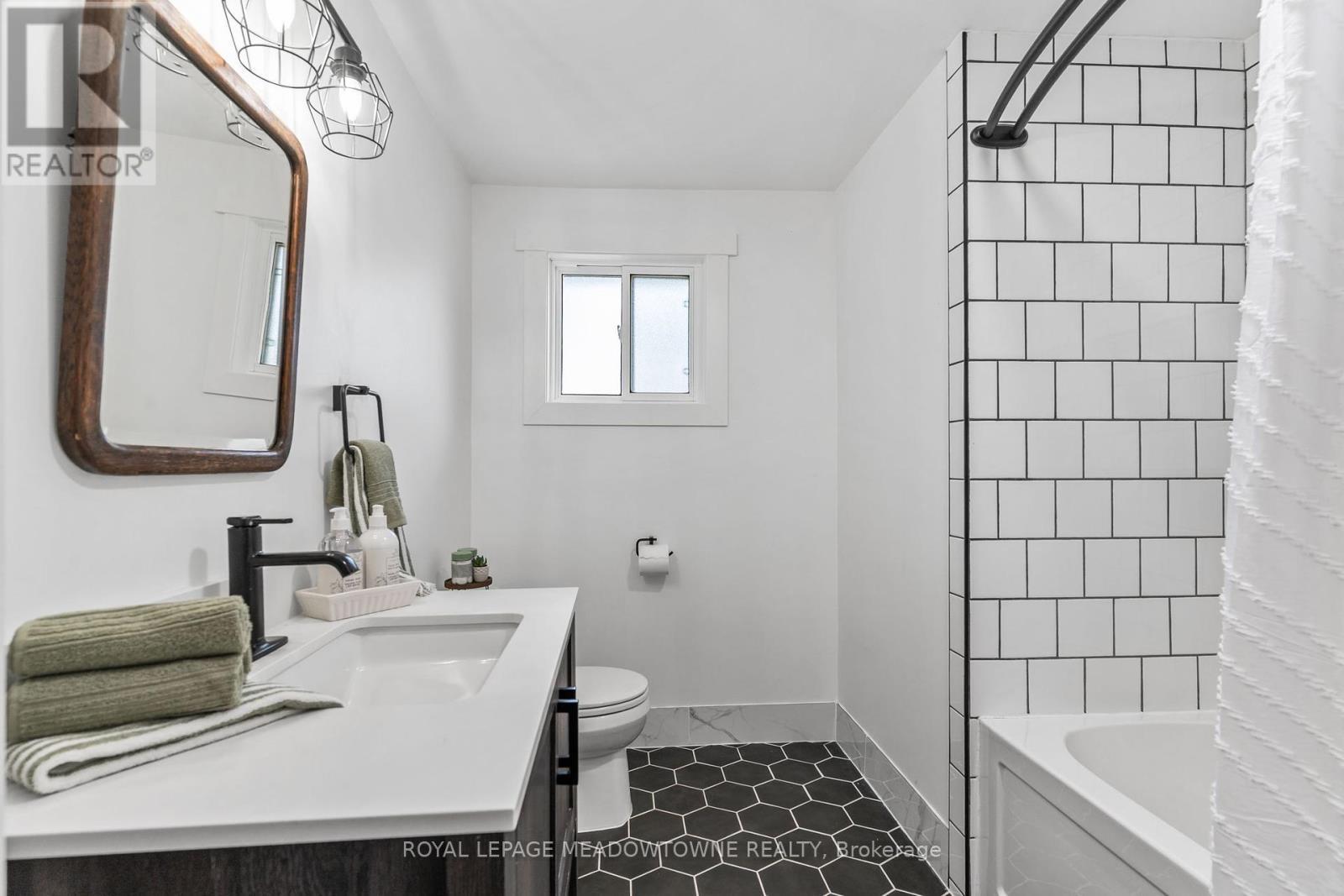 












185 BOBCAYGEON ROAD

,
Minden Hills,




Ontario
K0M2K0


