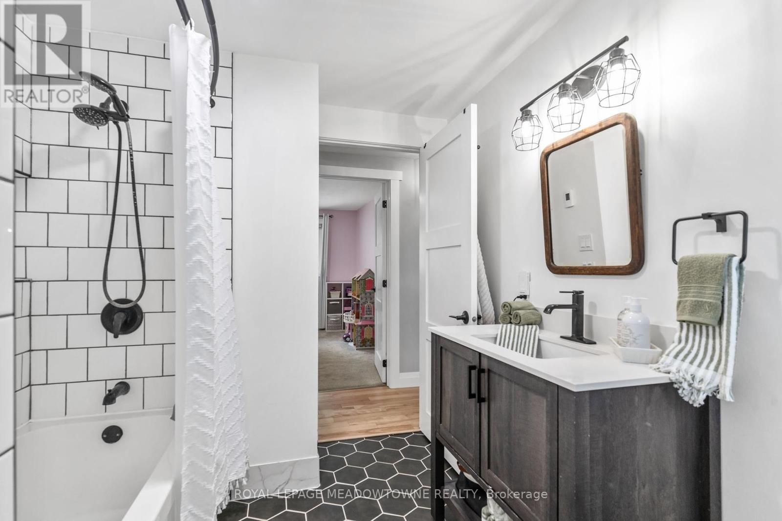 












185 BOBCAYGEON ROAD

,
Minden Hills,




Ontario
K0M2K0

