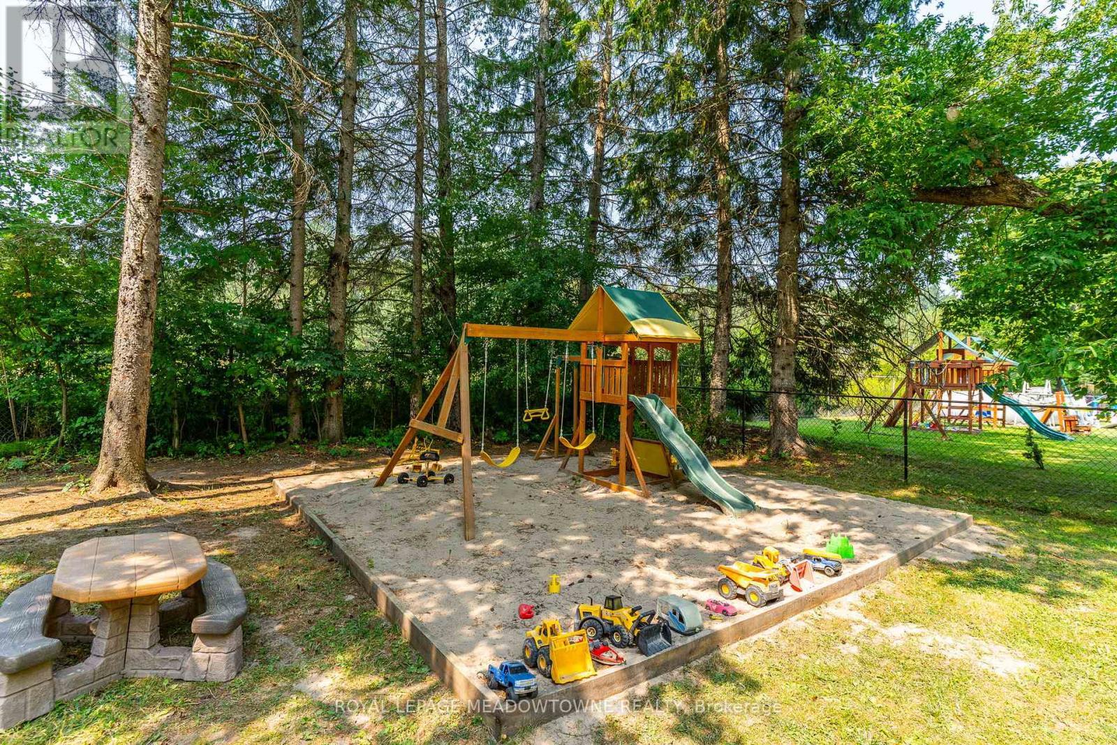 












185 BOBCAYGEON ROAD

,
Minden Hills,




Ontario
K0M2K0

