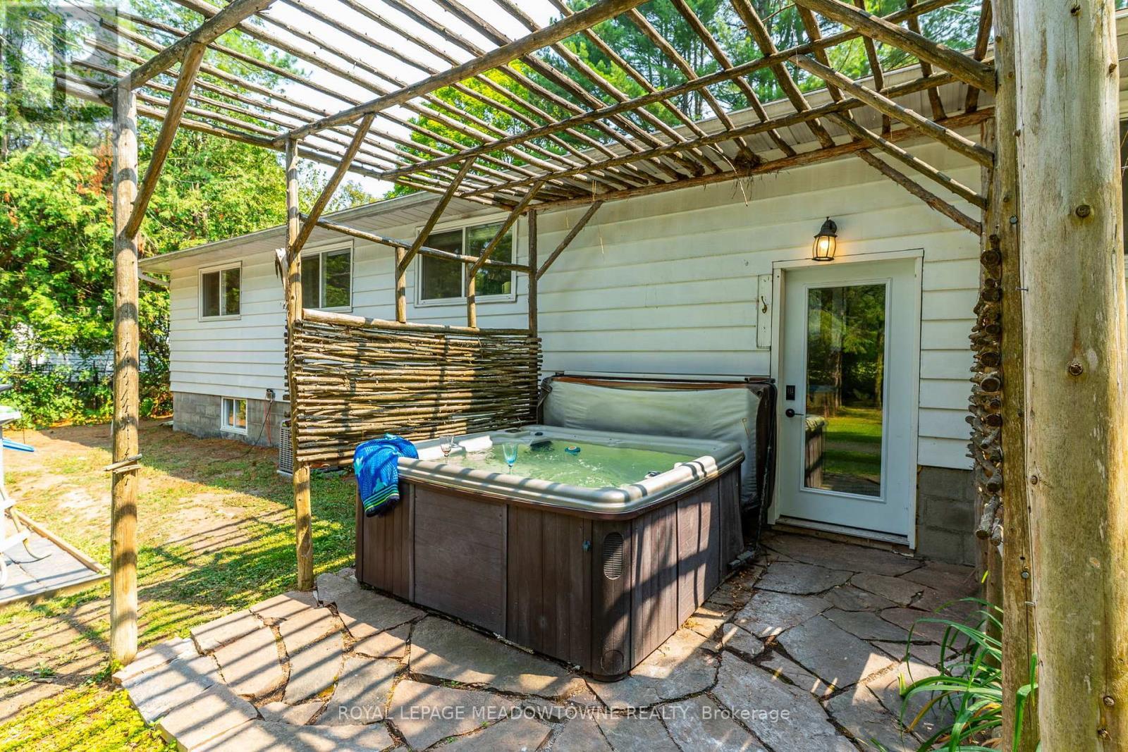 












185 BOBCAYGEON ROAD

,
Minden Hills,




Ontario
K0M2K0

