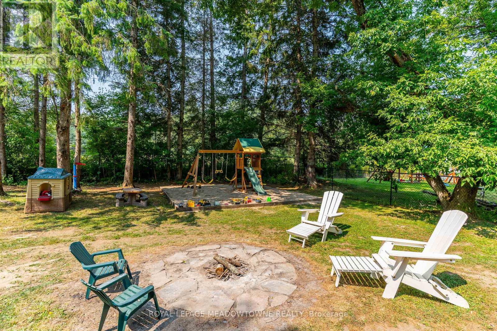 












185 BOBCAYGEON ROAD

,
Minden Hills,




Ontario
K0M2K0

