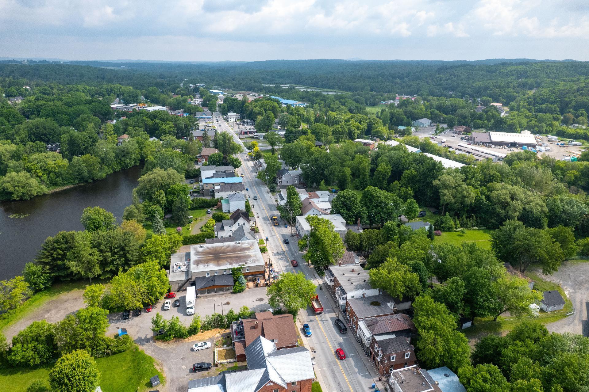 









5722

 - 5730


Rue Foster

,
Waterloo,




QC
J0E2N0

