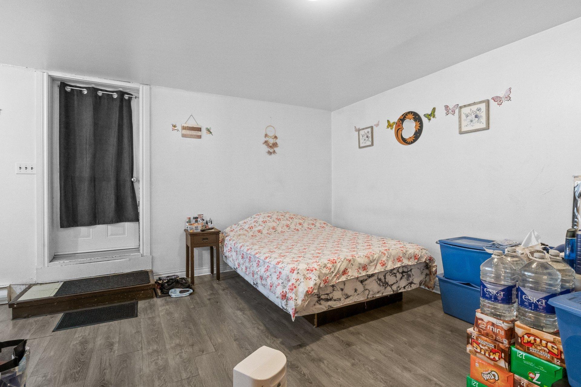 









5722

 - 5730


Rue Foster

,
Waterloo,




QC
J0E2N0

