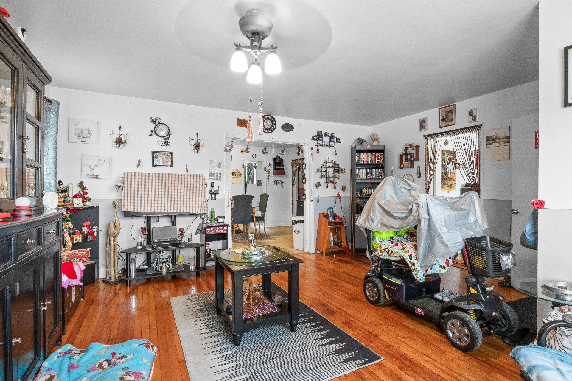 









5722

 - 5730


Rue Foster

,
Waterloo,




QC
J0E2N0

