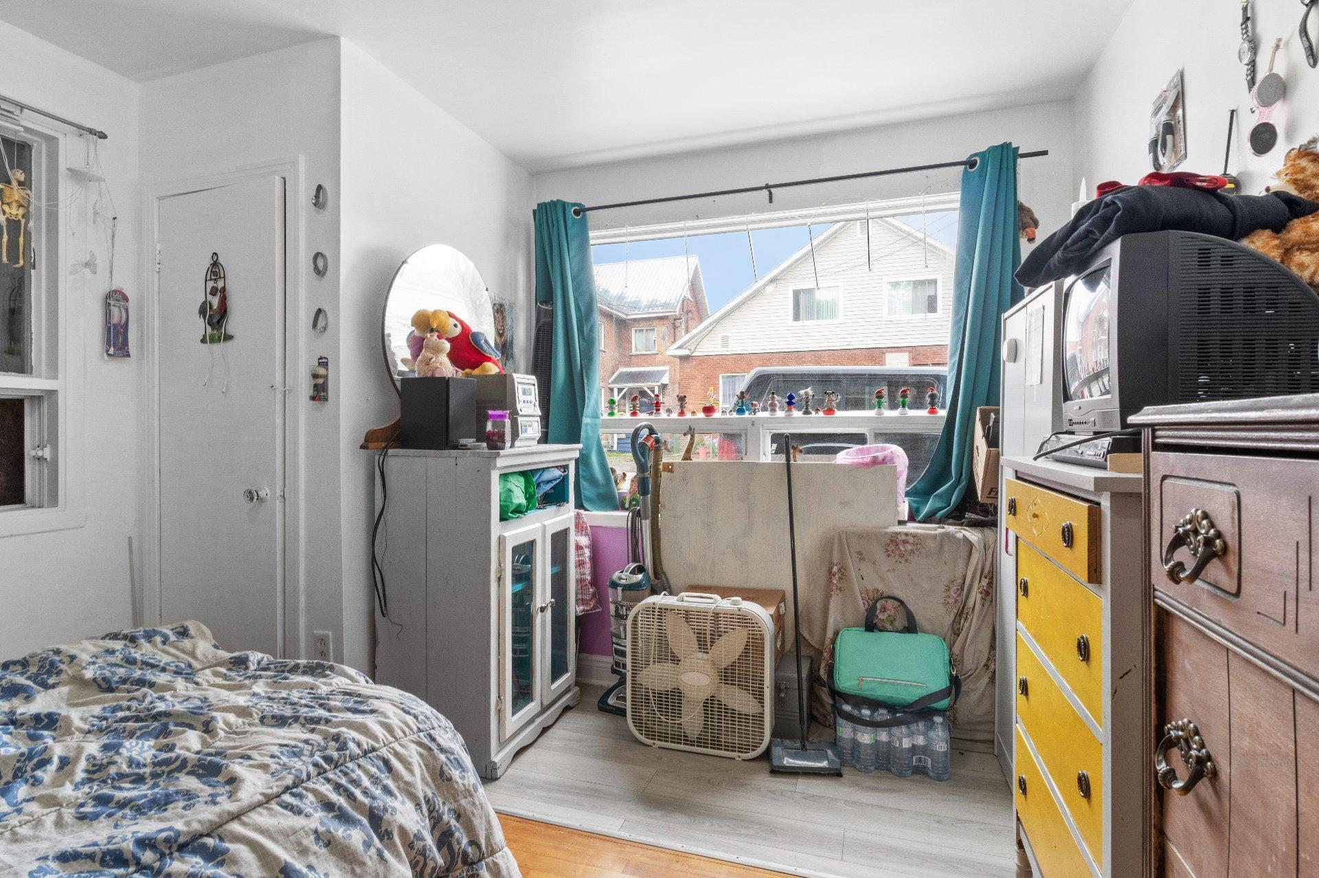 









5722

 - 5730


Rue Foster

,
Waterloo,




QC
J0E2N0

