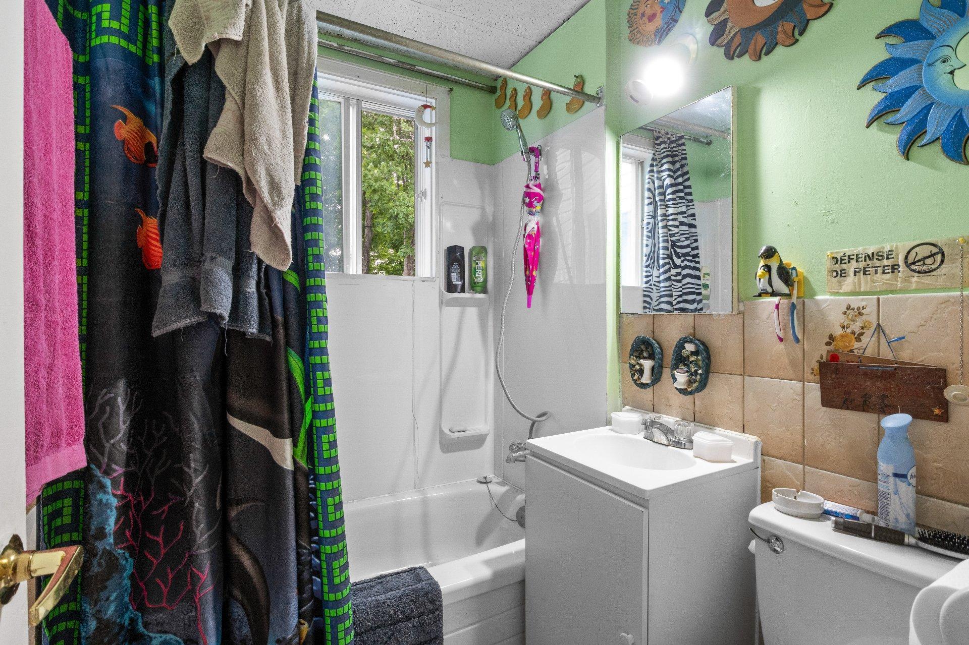 









5722

 - 5730


Rue Foster

,
Waterloo,




QC
J0E2N0

