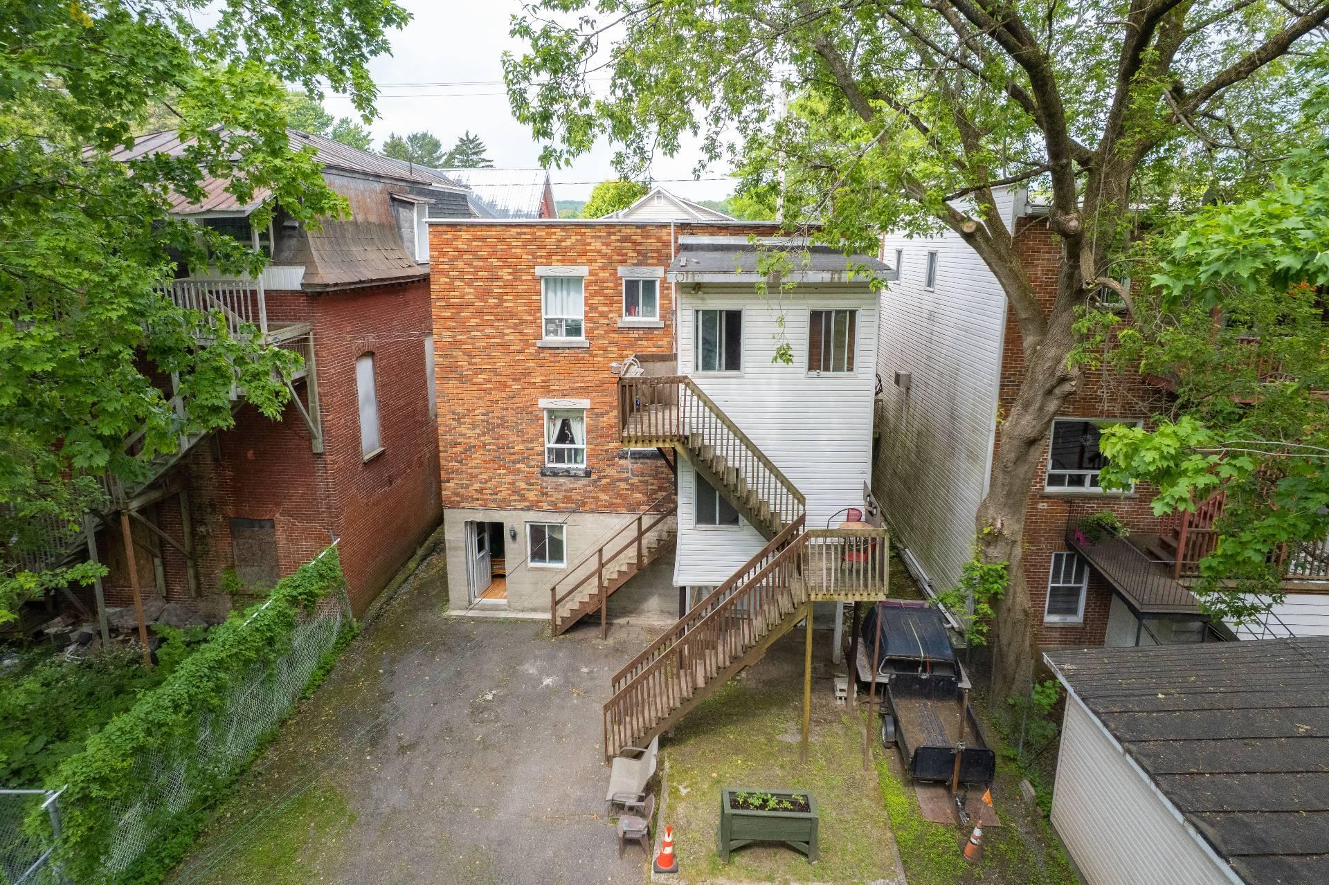 









5722

 - 5730


Rue Foster

,
Waterloo,




QC
J0E2N0


