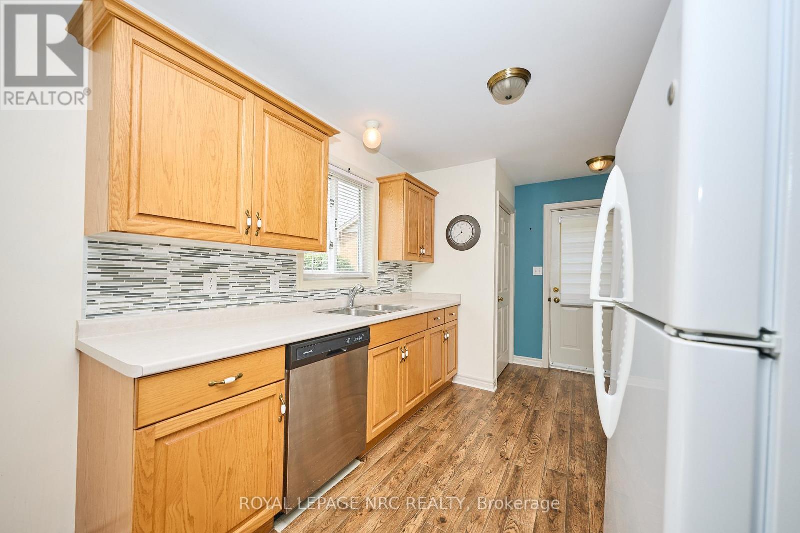












7140 ANN STREET

,
Niagara Falls (Arad/Fallsview),




Ontario
L2G3E2


