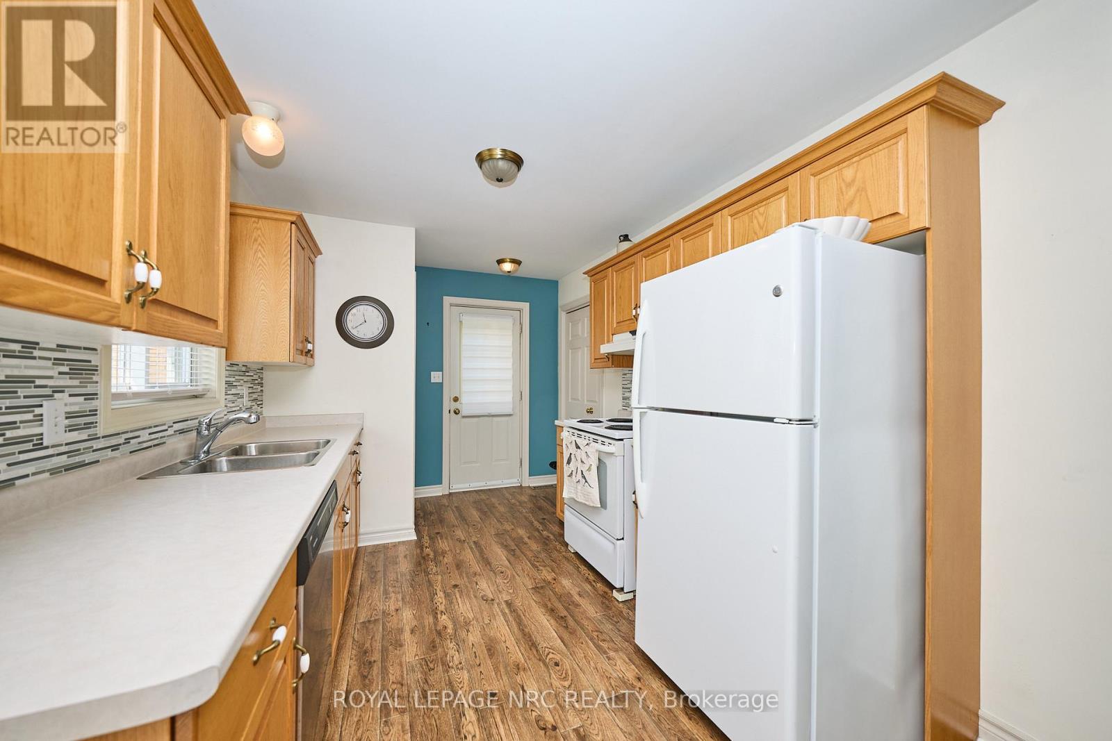 












7140 ANN STREET

,
Niagara Falls (Arad/Fallsview),




Ontario
L2G3E2

