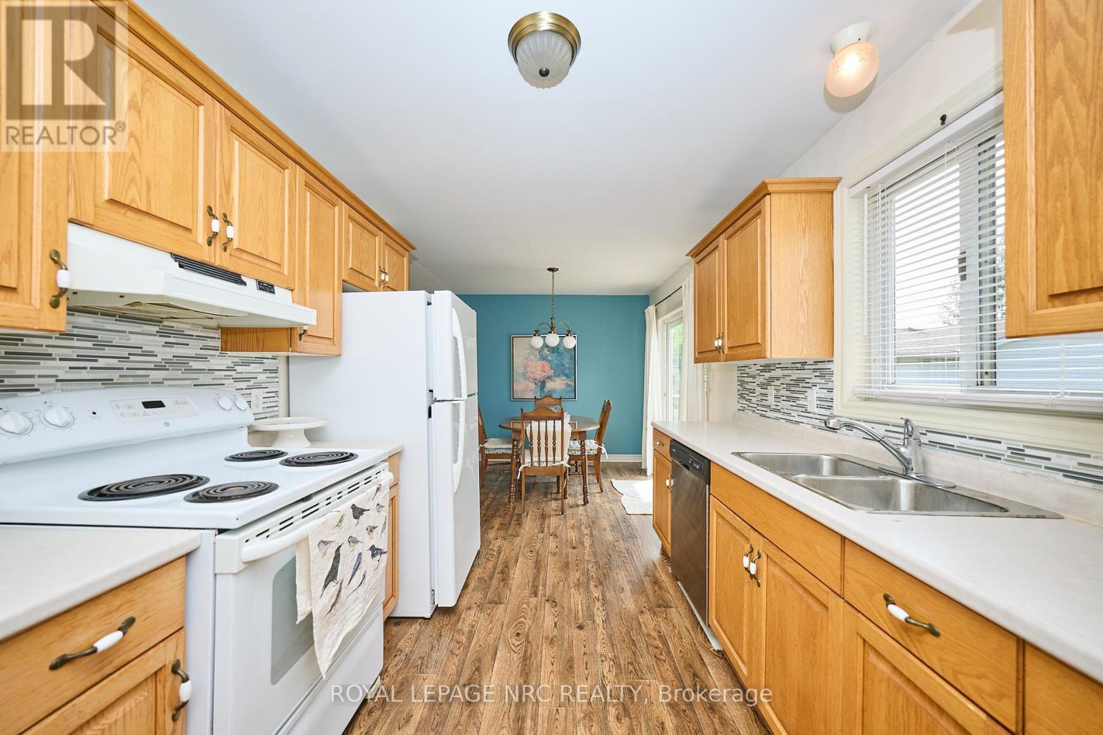 












7140 ANN STREET

,
Niagara Falls (Arad/Fallsview),




Ontario
L2G3E2

