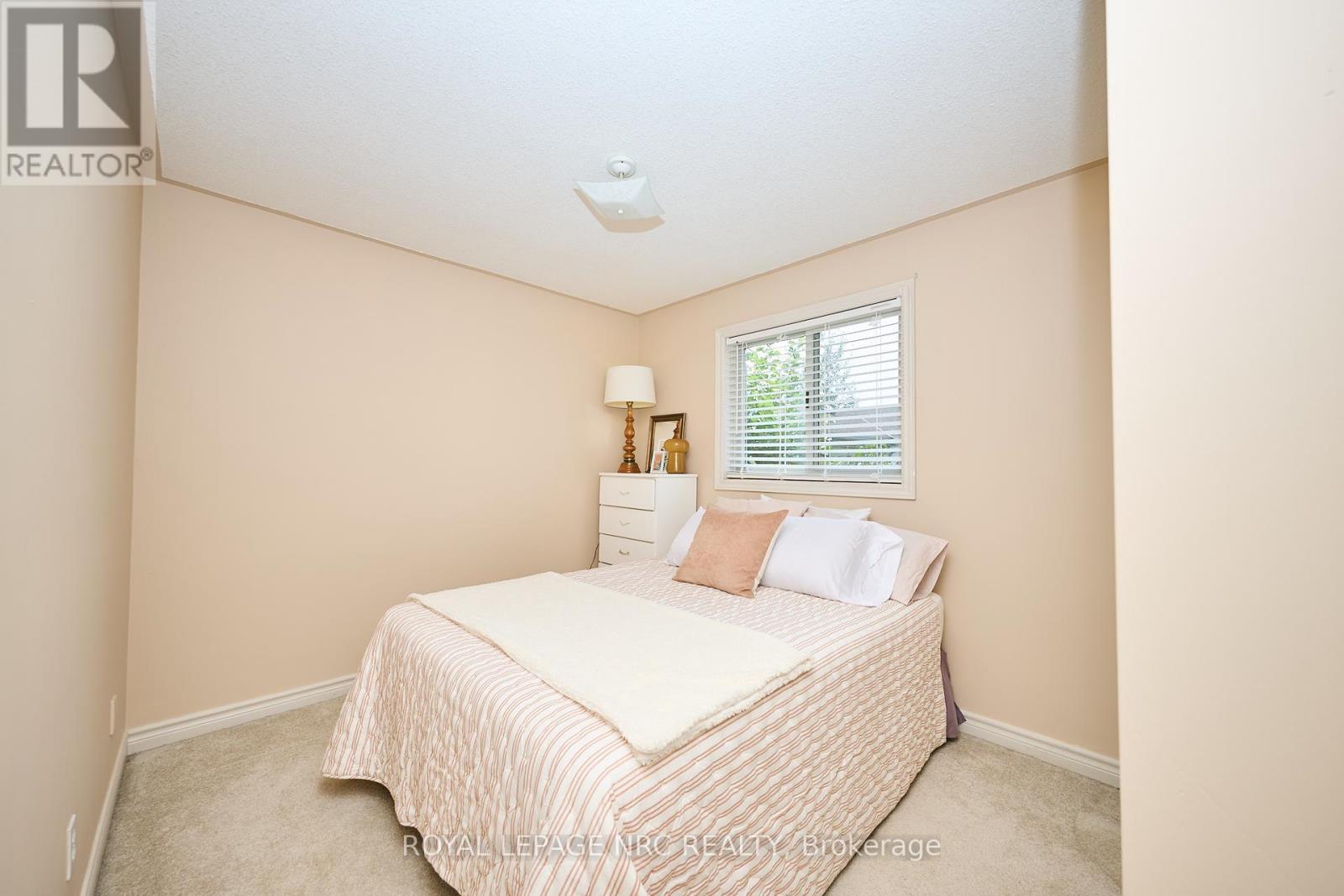 












7140 ANN STREET

,
Niagara Falls (Arad/Fallsview),




Ontario
L2G3E2

