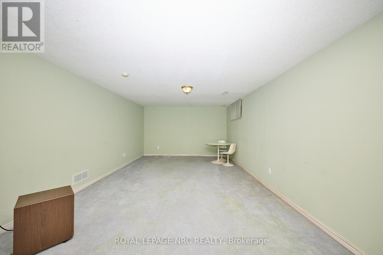 












7140 ANN STREET

,
Niagara Falls (Arad/Fallsview),




Ontario
L2G3E2

