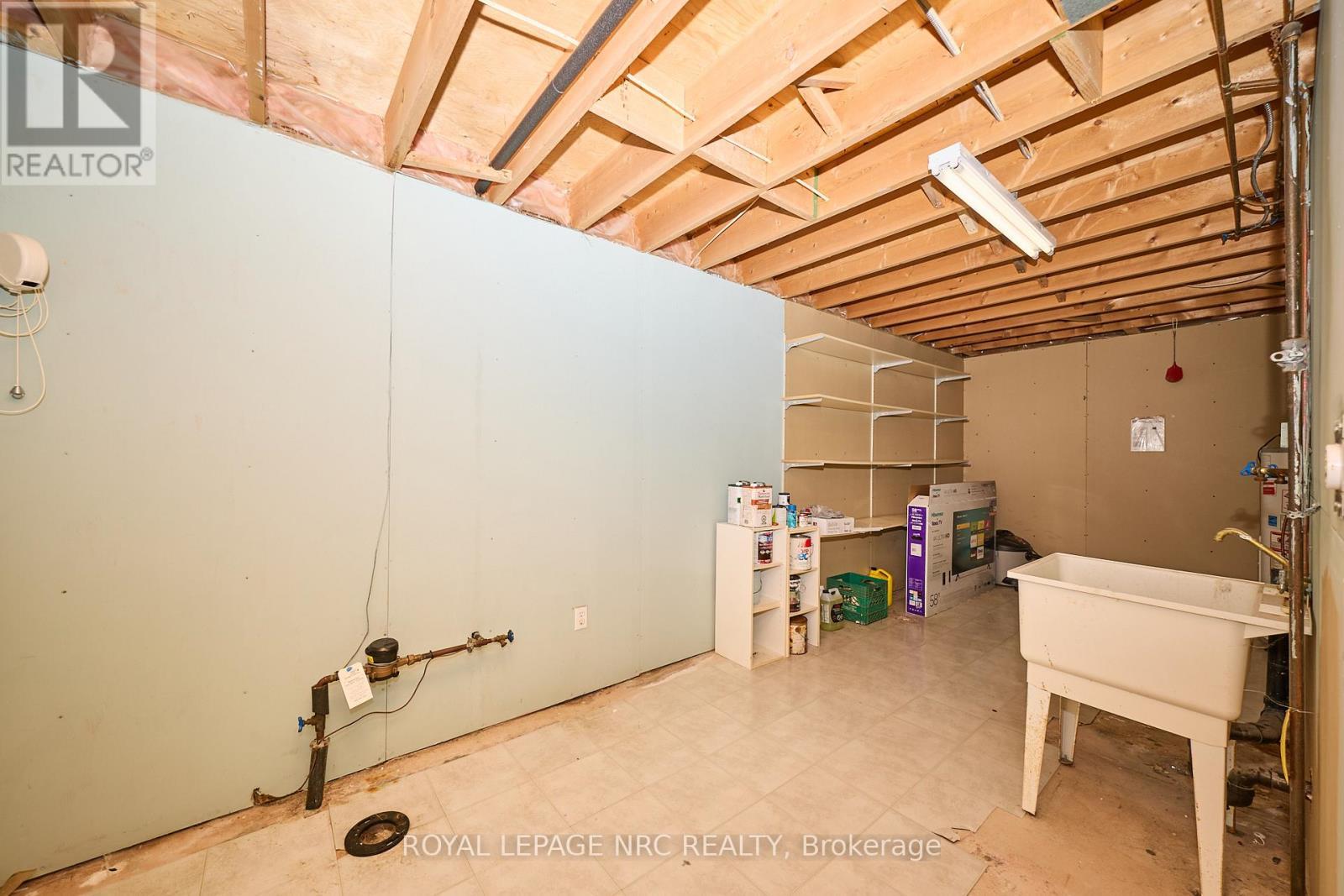 












7140 ANN STREET

,
Niagara Falls (Arad/Fallsview),




Ontario
L2G3E2

