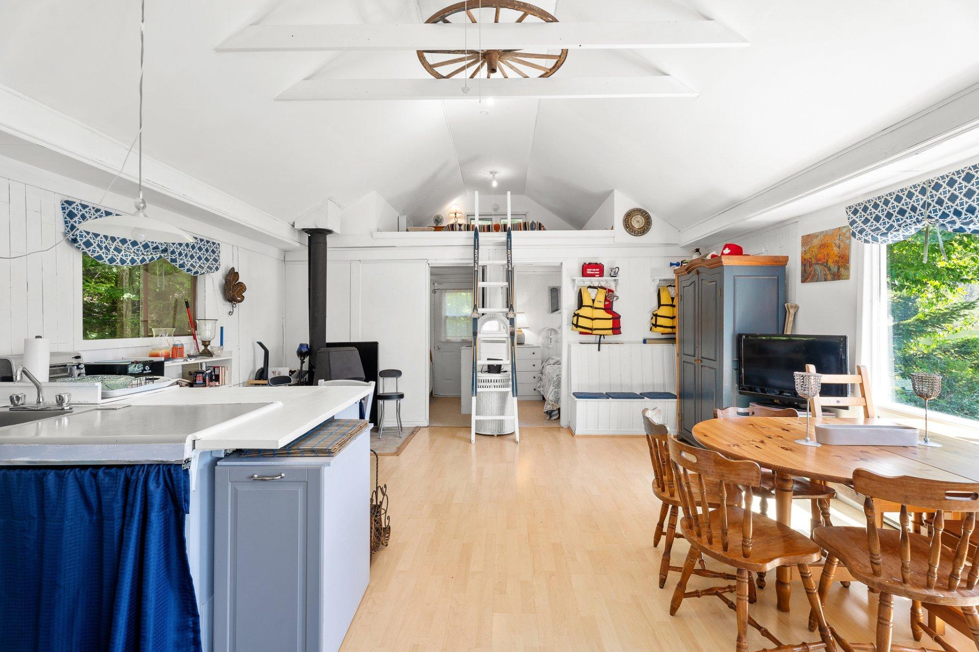 









1120


Ch. des Îles

,
Sainte-Lucie-des-Laurentides,




QC
J0T2J0


