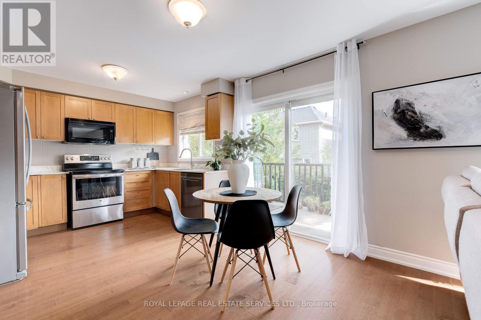 












2558 FALKLAND CRESCENT

,
Oakville,




Ontario
L6M4Y1

